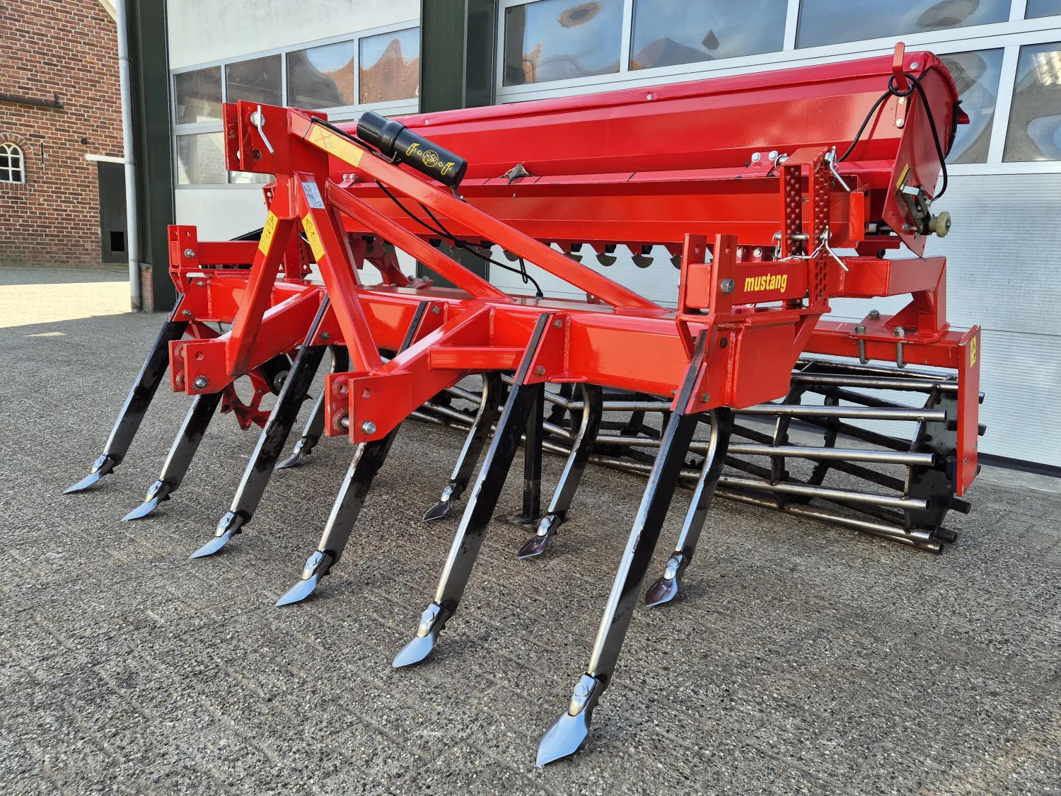 Evers Mustang Cultivator met zaaibak | Weinig gebruikt