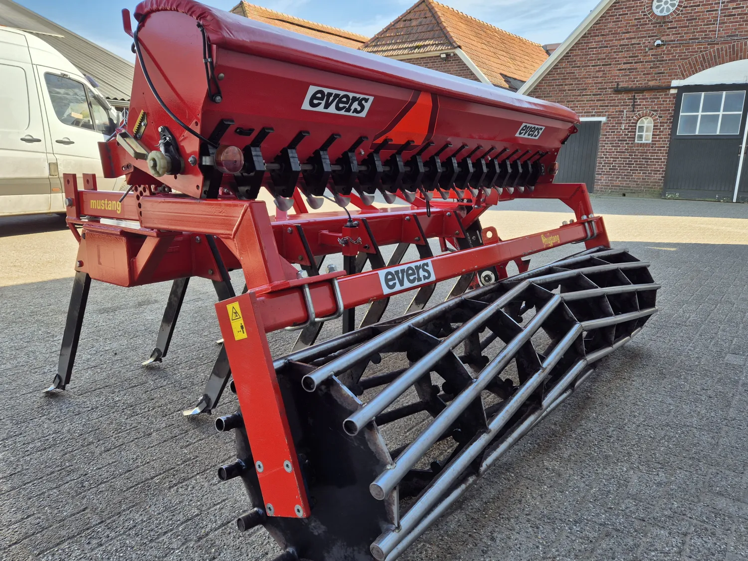 Evers Mustang Cultivator met zaaibak | Weinig gebruikt