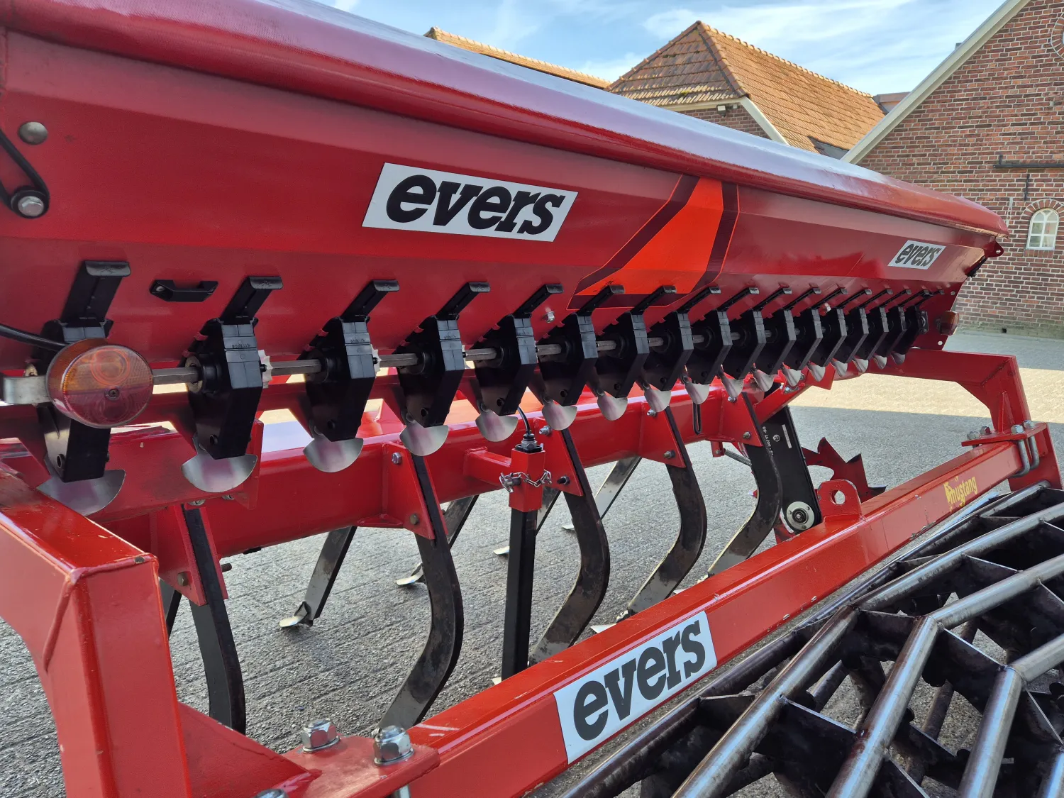 Evers Mustang Cultivator met zaaibak | Weinig gebruikt