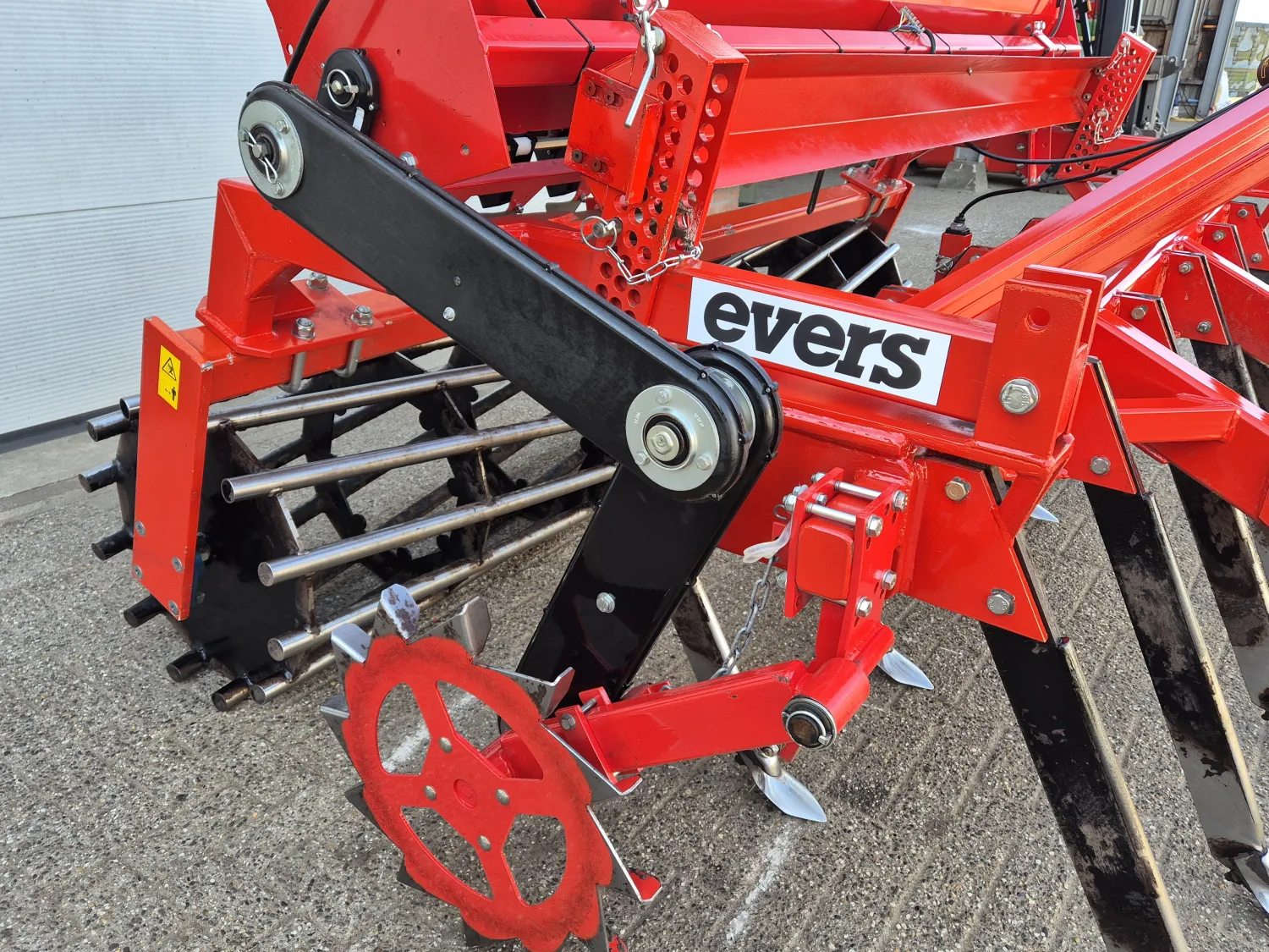 Evers Mustang Cultivator met zaaibak | Weinig gebruikt