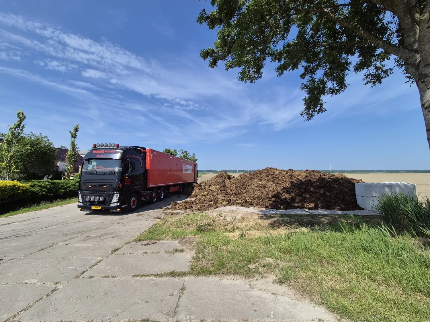 Geitenmest kopen - 400-500 ton beschikbaar
