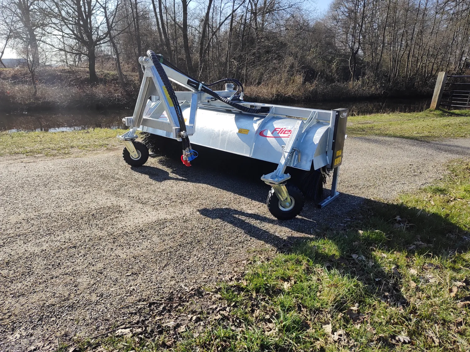 FLIEGL Kehrmaschine 2300mm - Robust und verzinkt