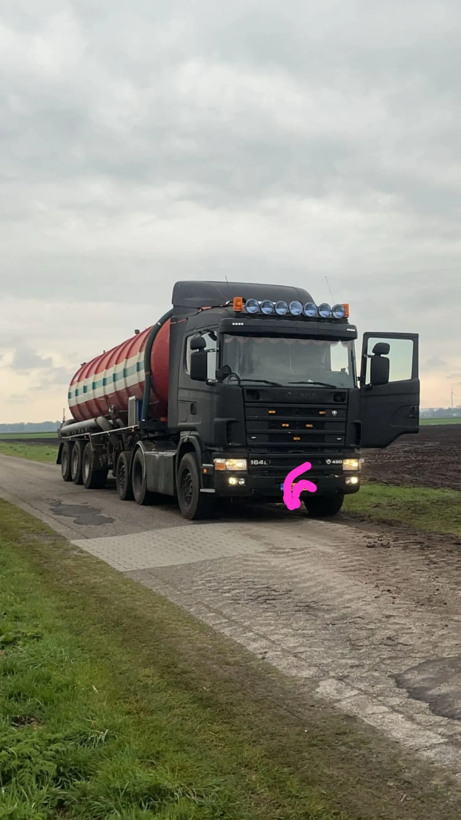 Scania V8 Truck - Switchable Front Axle, Air Suspension