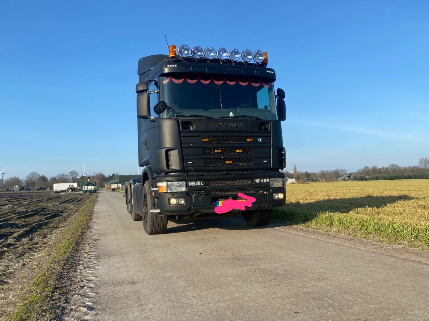 Scania V8 Truck - Switchable Front Axle, Air Suspension