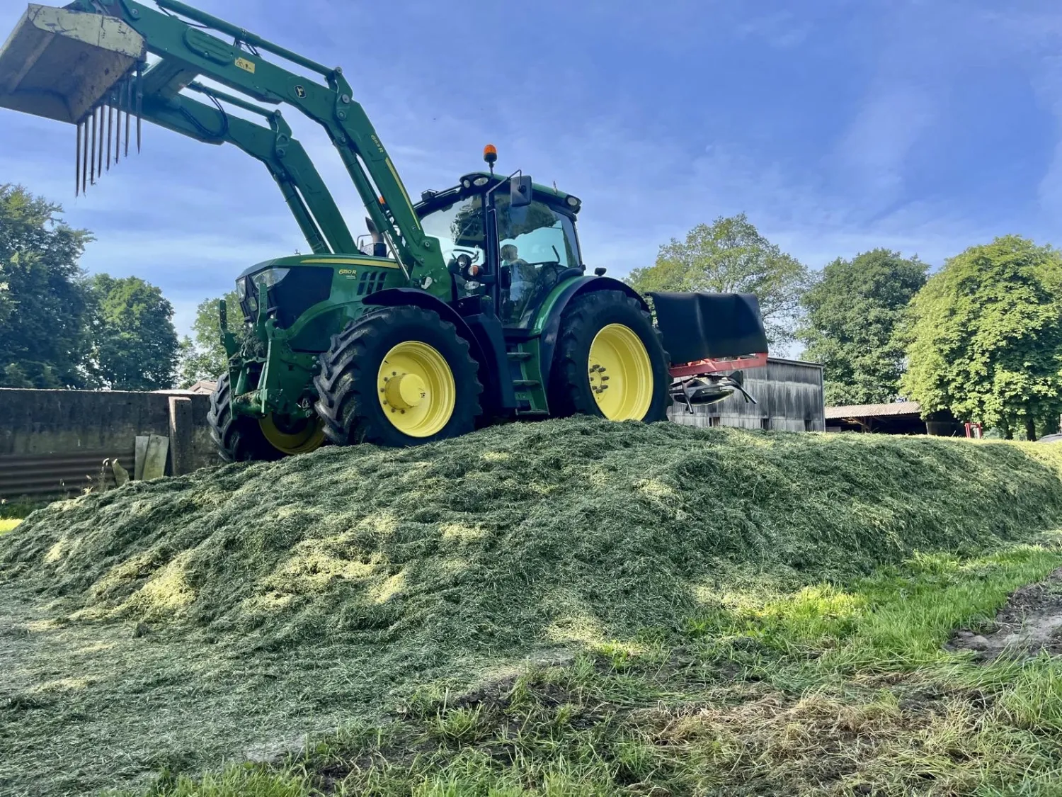 John Deere 6R huren - Incl. chauffeur & aanbouwdelen