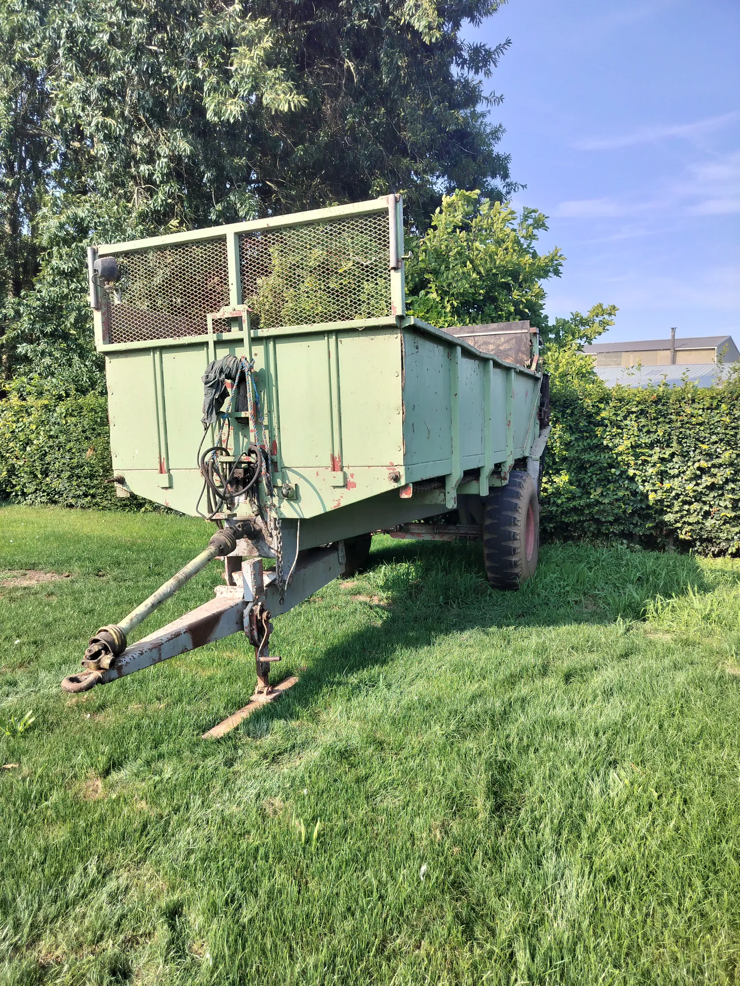 Meststrooier - 7 ton - Te Koop