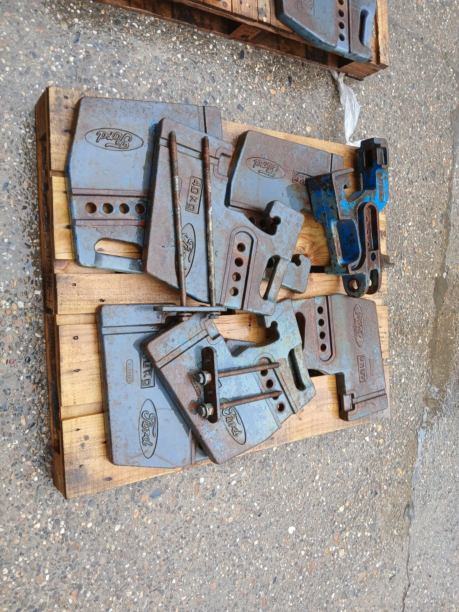 Ford/NH Gewichten - 13 Stuks Beschikbaar