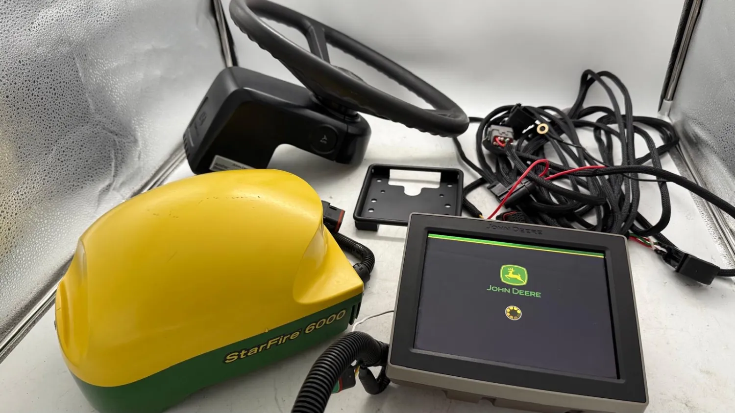 John Deere GPS Set: ATU300, SF6000, 4240 Display