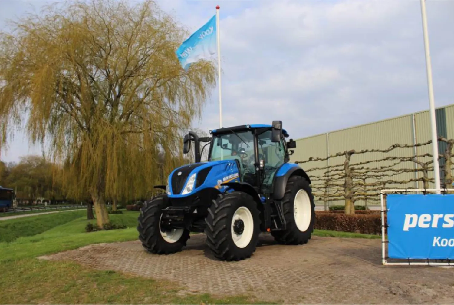 New Holland T6.155 | 2021, 555 Stunden | Zu verkaufen