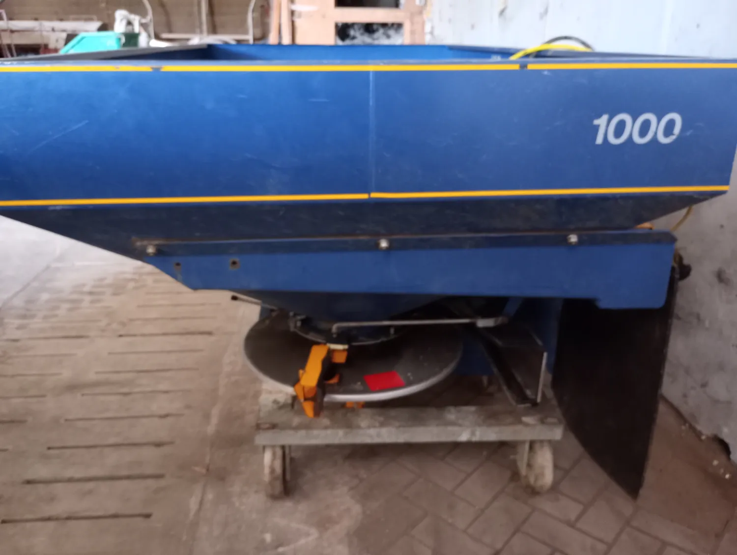 Kunstmest Strooier 1000L - Kant Strooi Inrichting