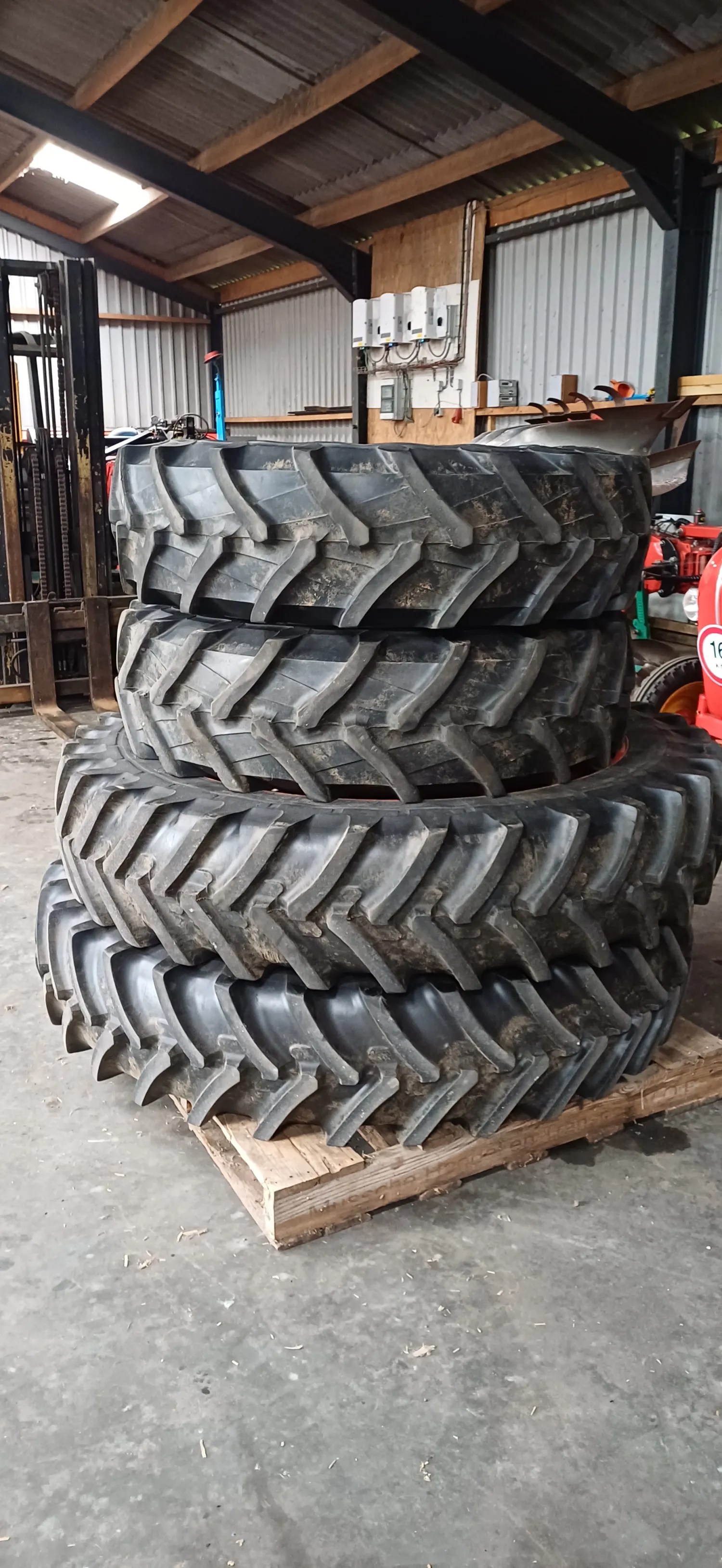 Fendt Tractor Wielen: 340/85R46 & 340/85R28 - 8-Gaats