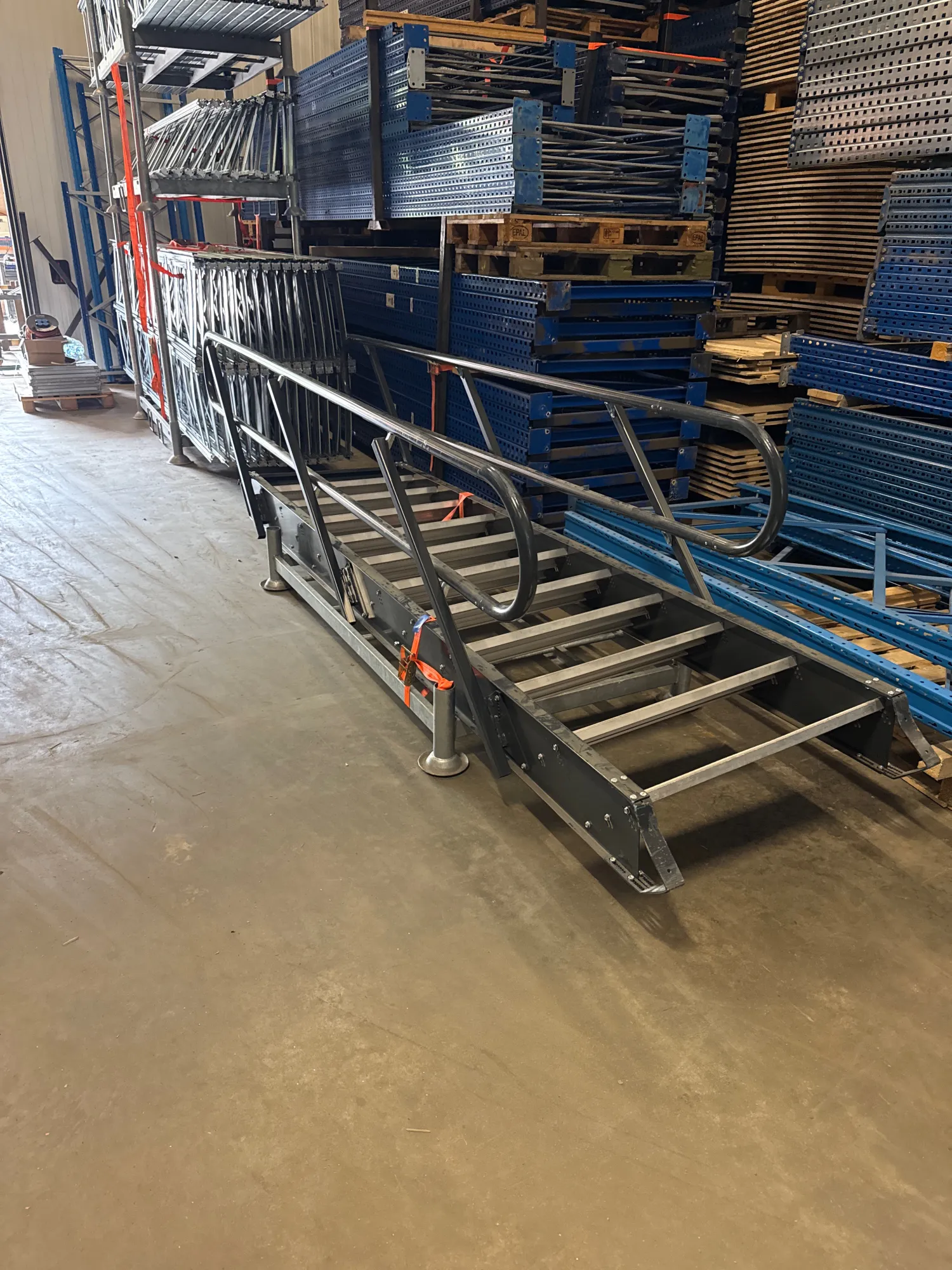 Gebruikte Streektrap Kopen | 254cm | Goede Staat