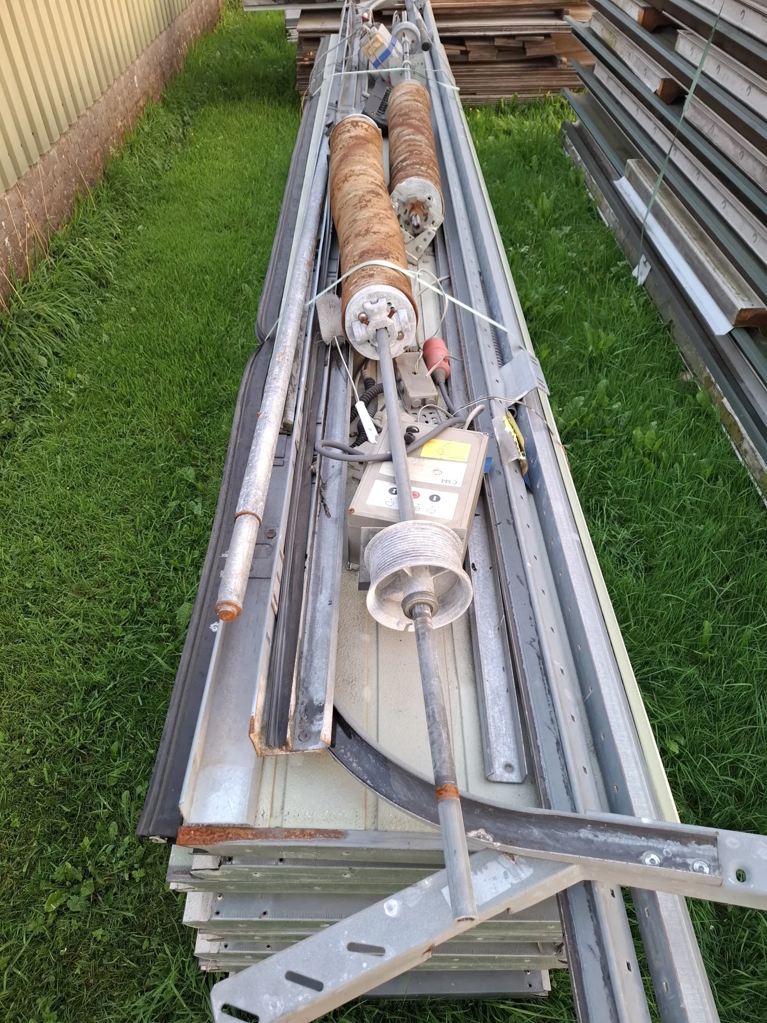 Overheaddeuren met lichtpanelen – Elektrisch bediend
