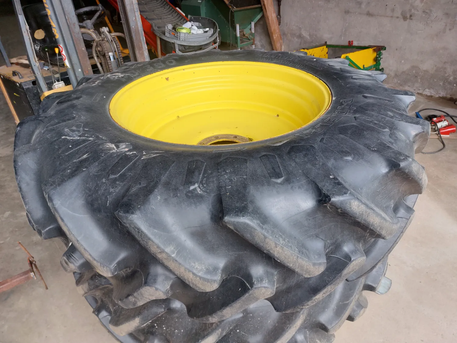 Ploegbanden Pirelli Palude 20.8 R38 - Goede staat