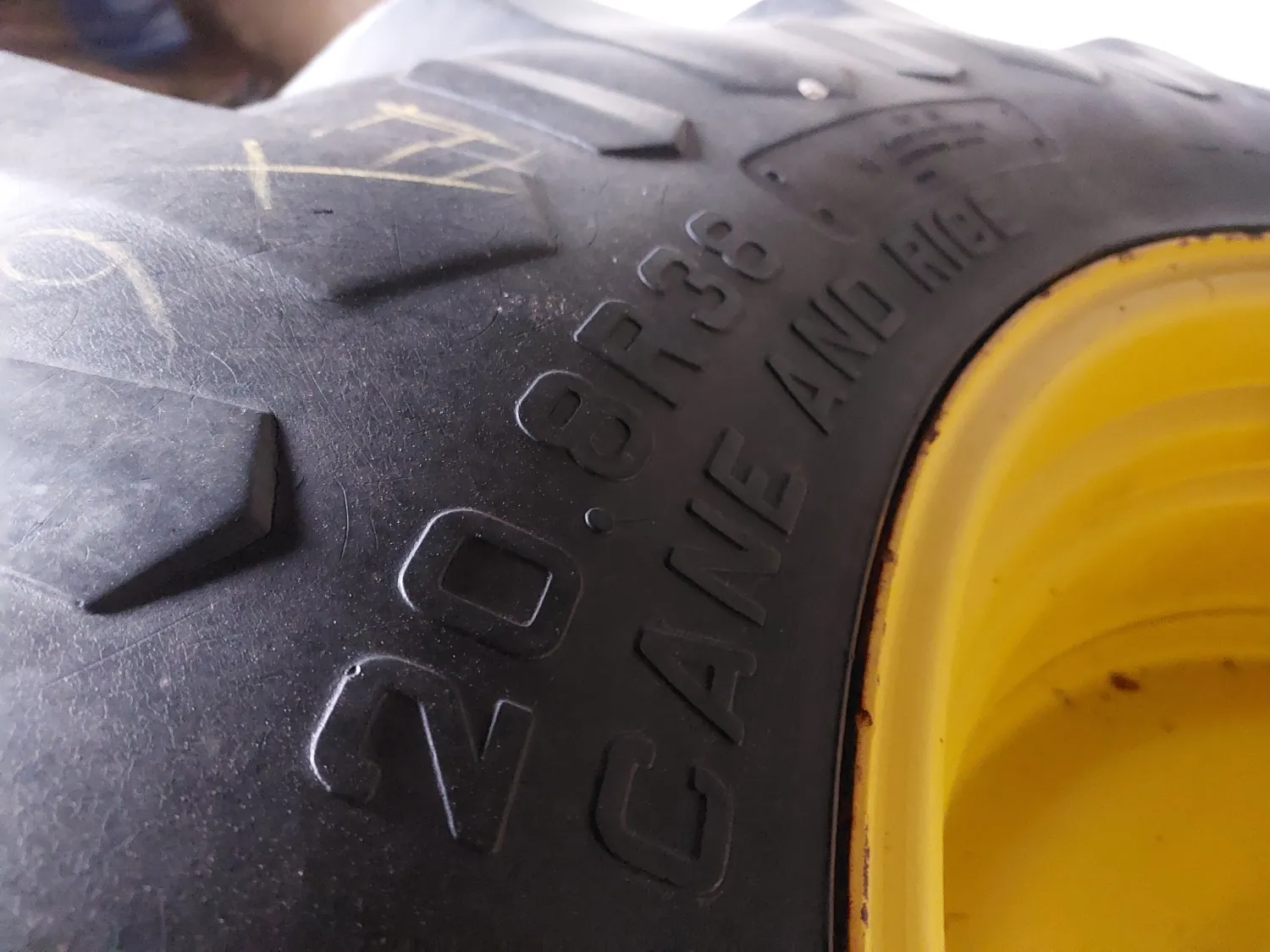 Ploegbanden Pirelli Palude 20.8 R38 - Goede staat