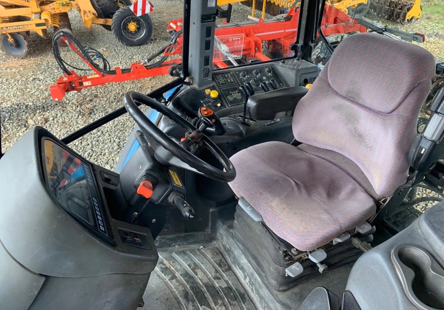 New Holland TM 150 Trekker, 2001, Zeer Netjes