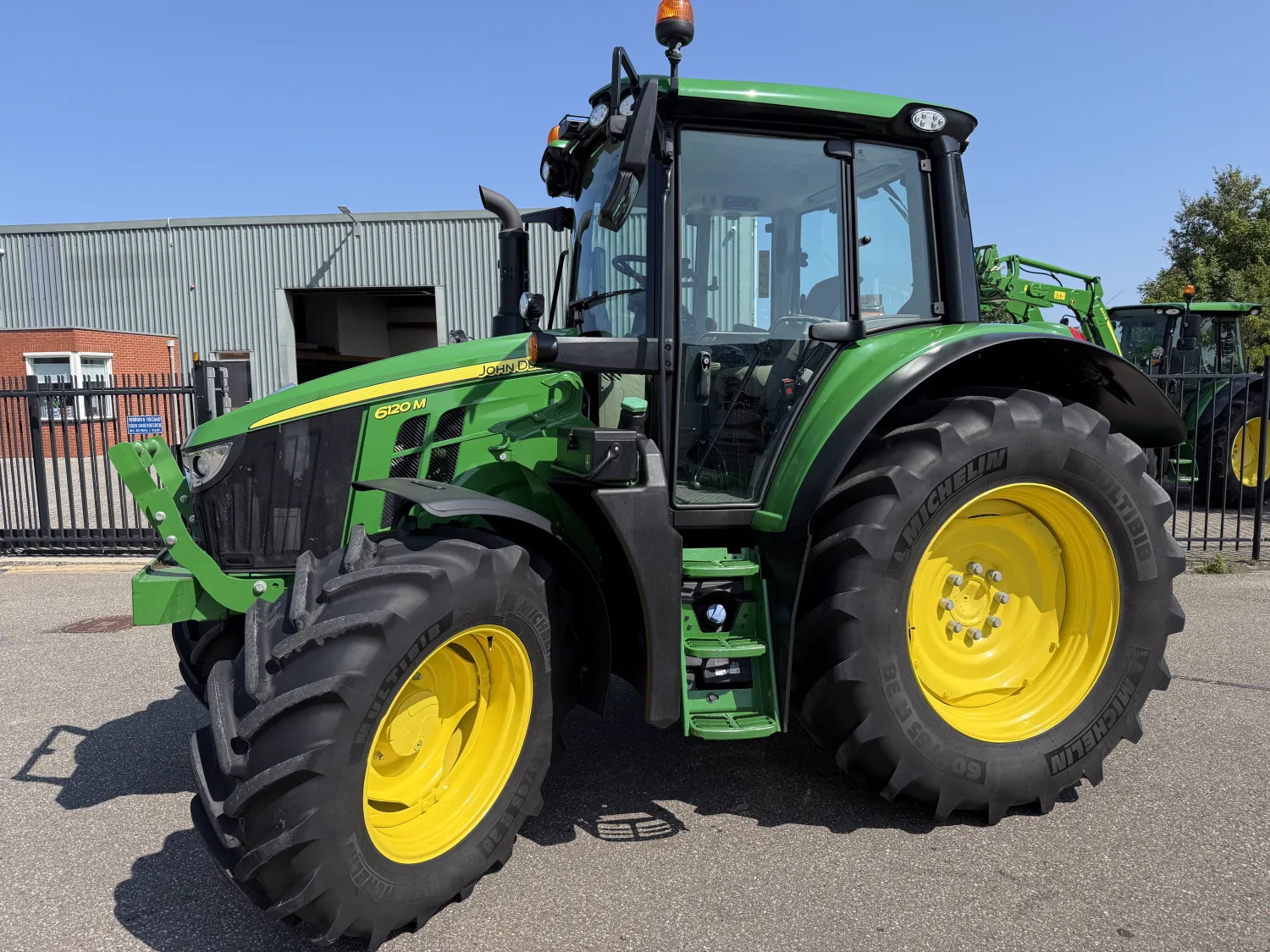John Deere 6120M | 2022 | 870 draaiuren | Nieuwstaat