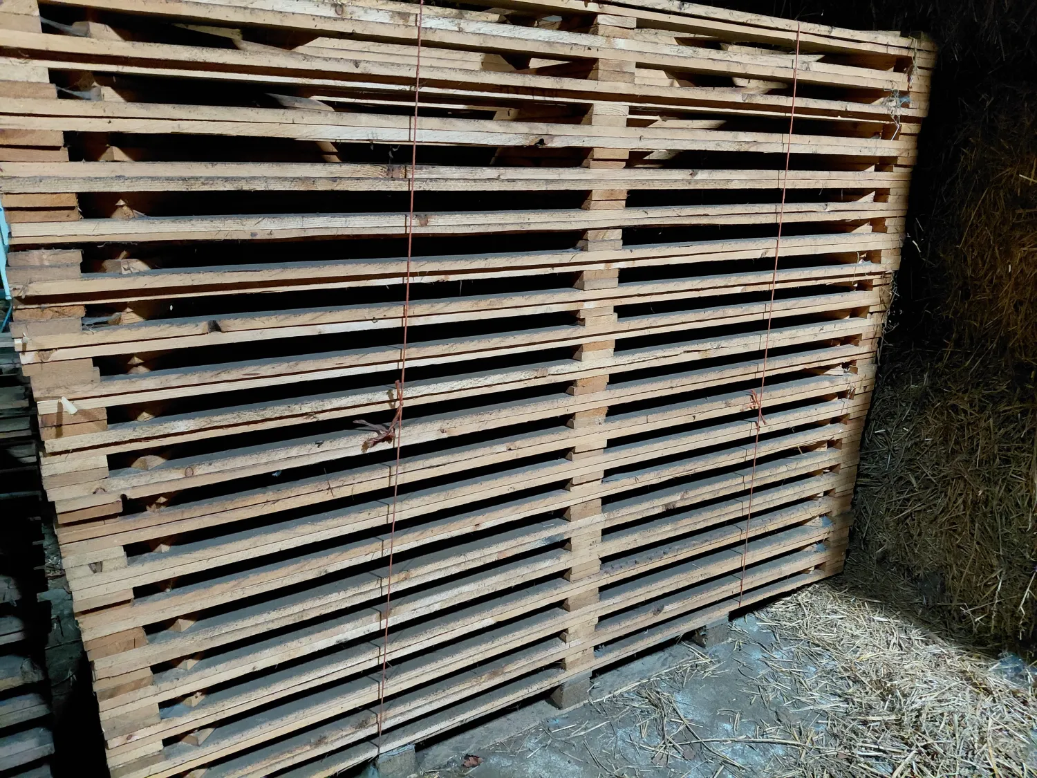 Houten Hekjes - 56 Stuks, 2.35m Lang