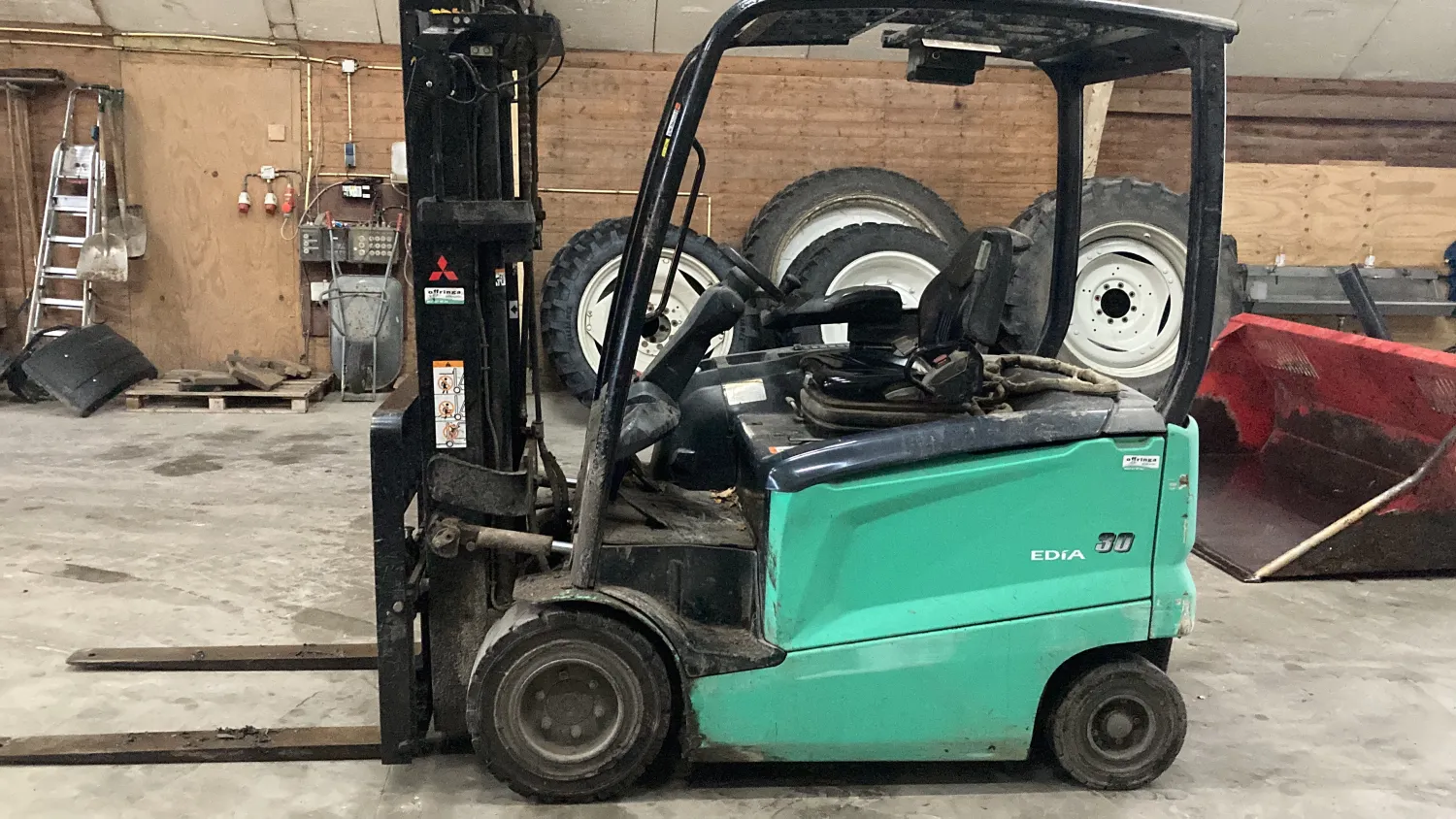 Mitsubishi Edia FB30 Forklift - 2015, 2400 Hours, Side Shift