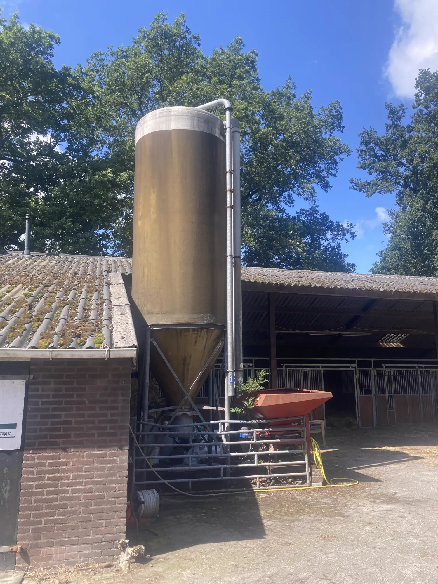Voersilo 8 Ton + Vijzels - Efficiënte Veevoeder Opslag