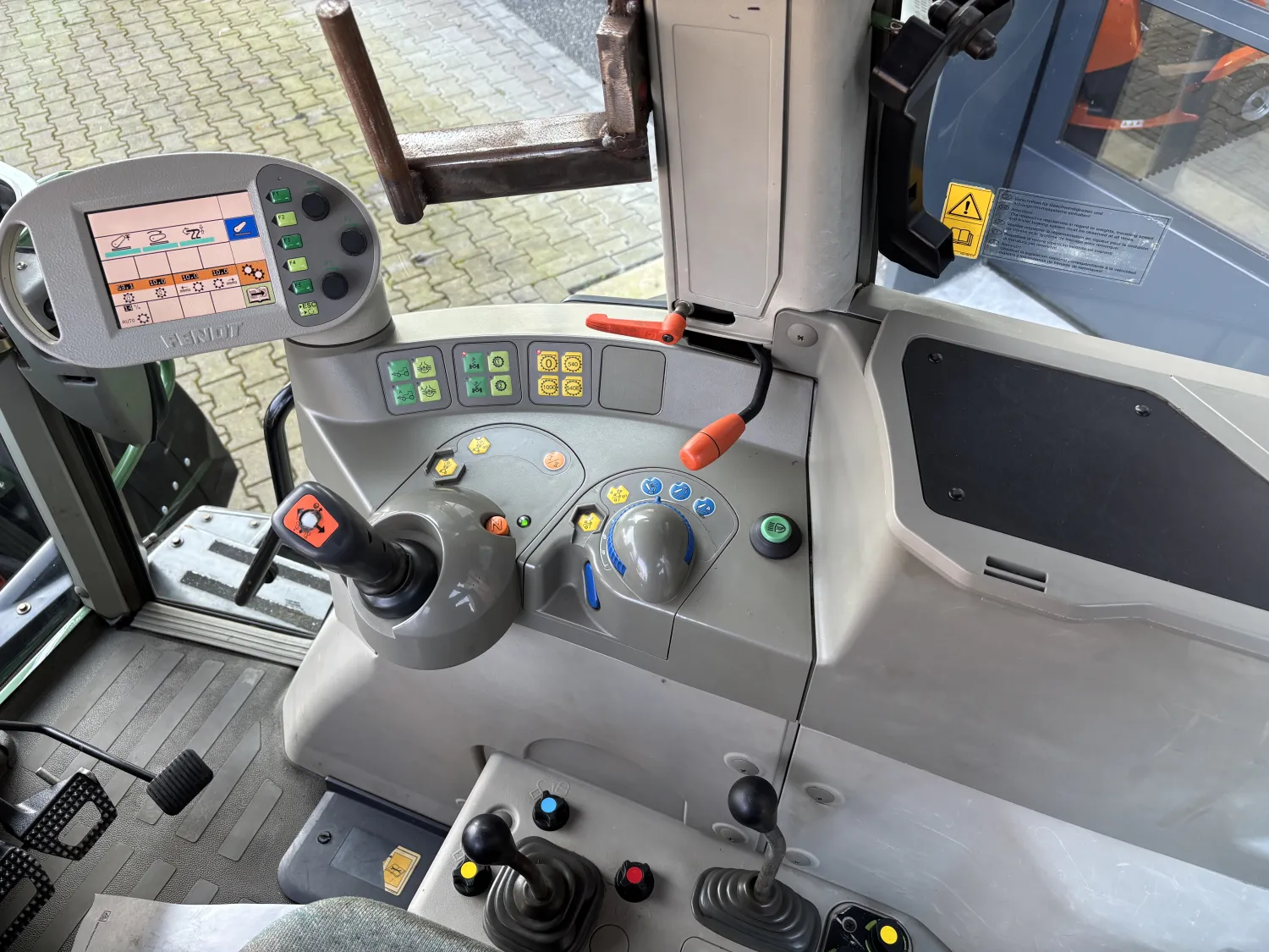 Fendt 410 Vario | 12.670 timer, affjedret foraksel