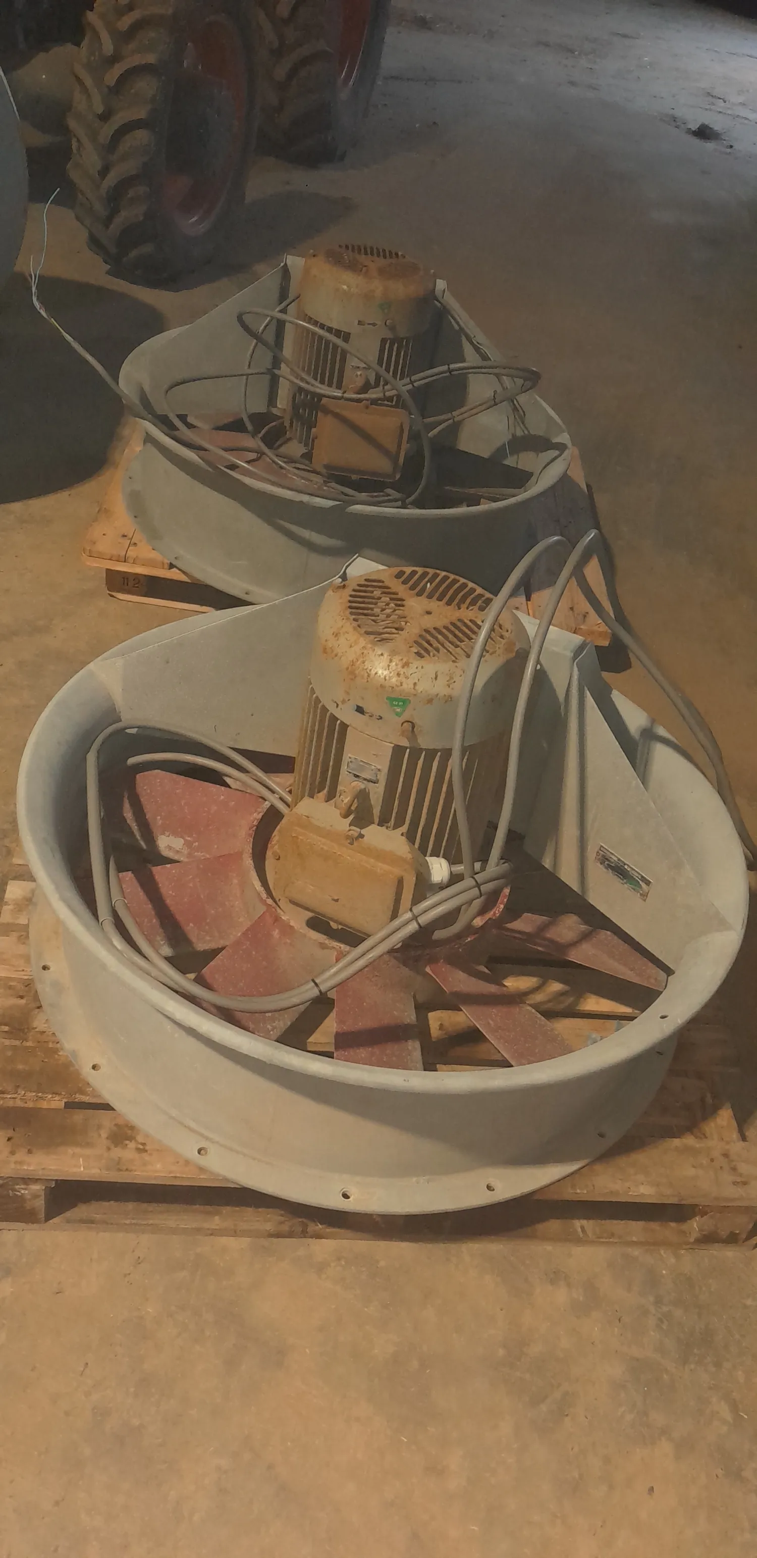 11kW Fans, 1m Diameter with Sound-Absorbing Air Duct