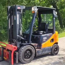 Doosan D25s Forklift - 2012, Low Hours