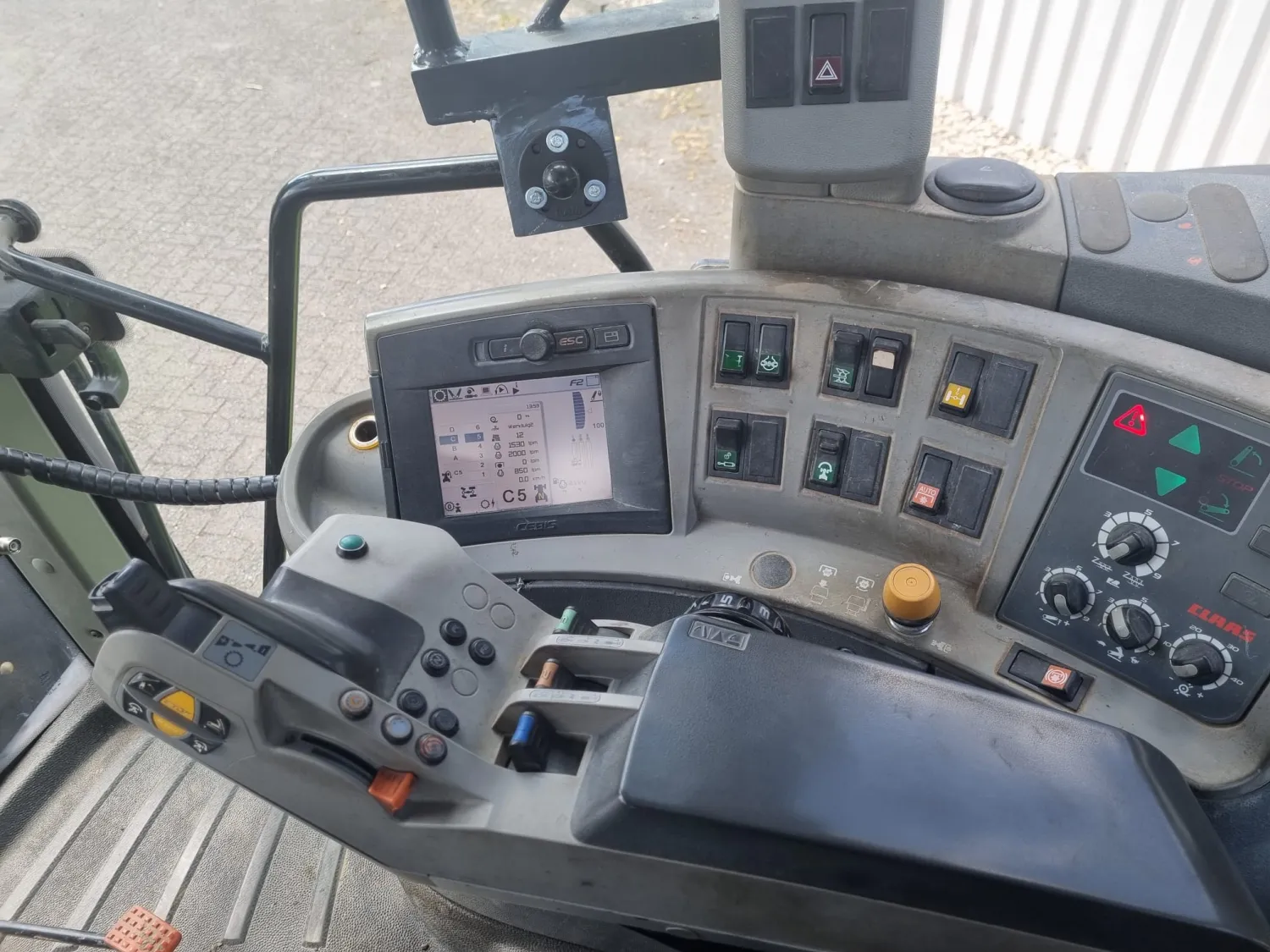 Claas Arion 620 (2008) | 135 HK, affjedret foraksel & AC