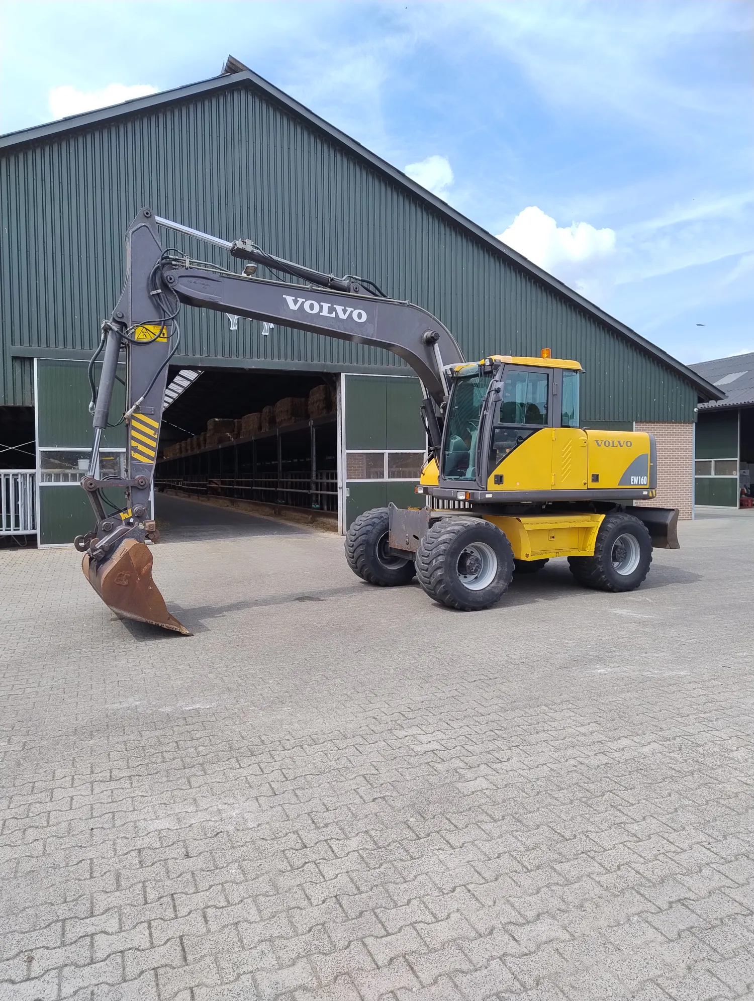 Volvo EW160 Mobile Excavator - 2002 Model, Well-Maintained