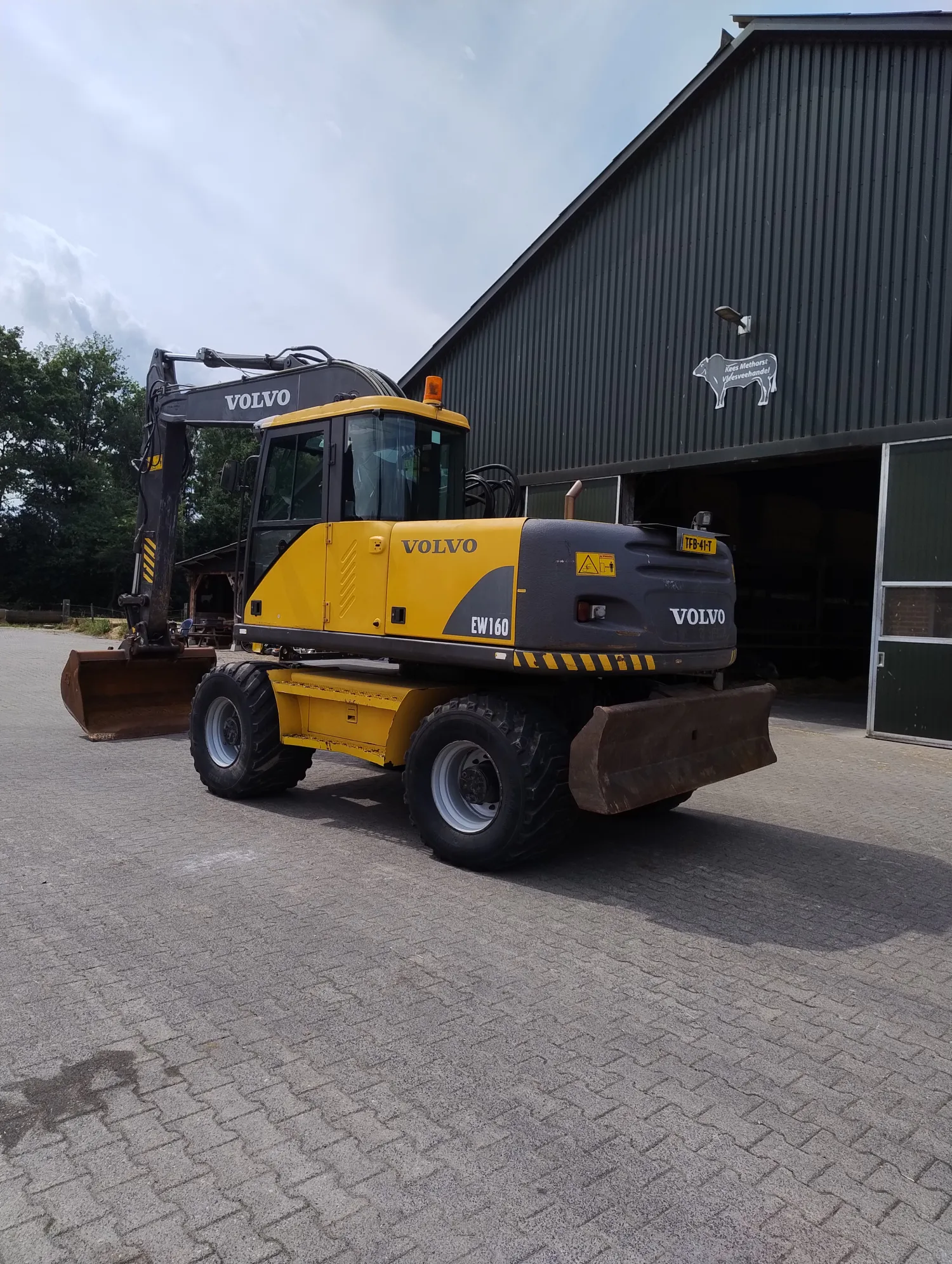 Volvo EW160 Mobile Excavator - 2002 Model, Well-Maintained