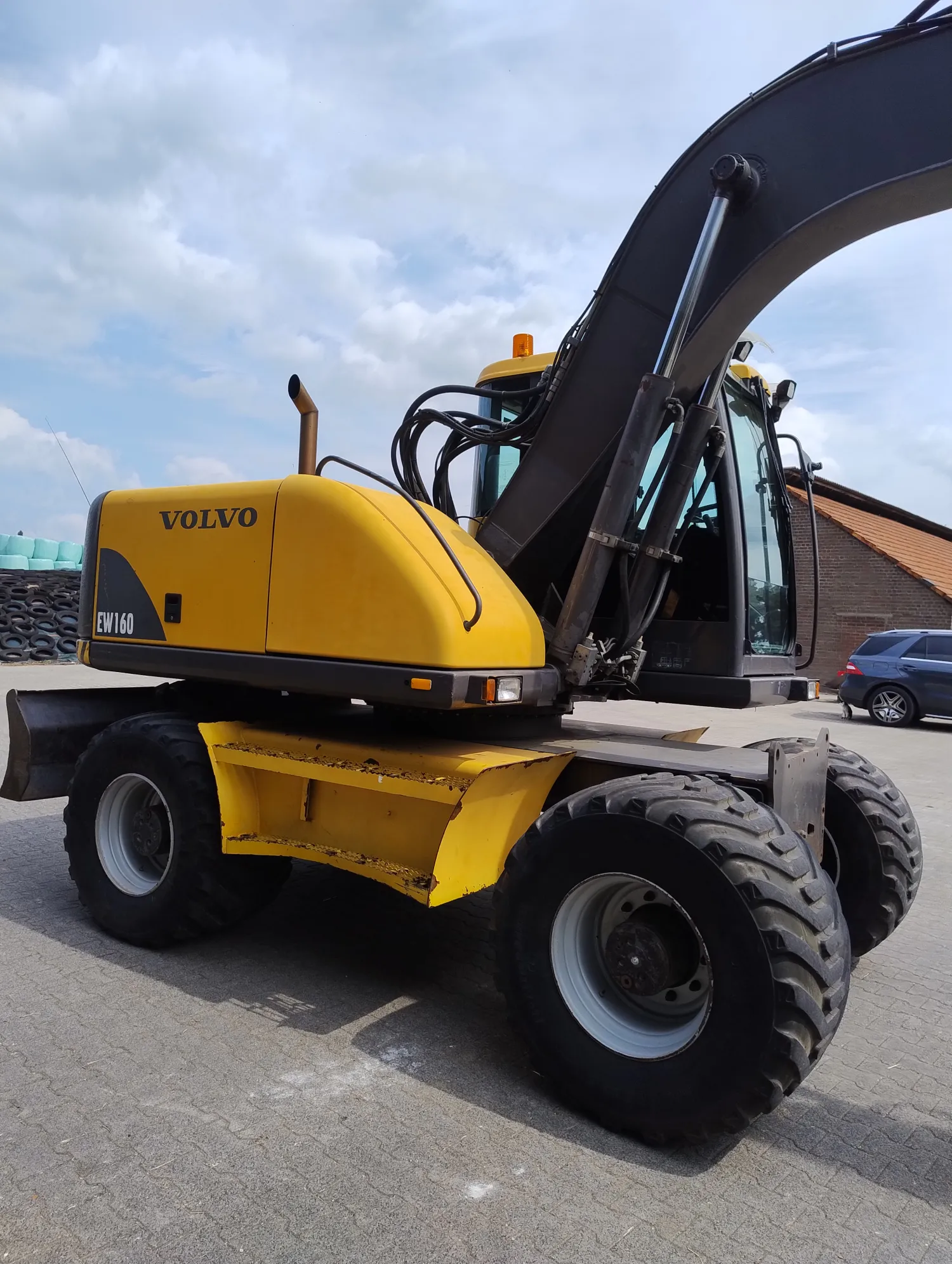 Volvo EW160 Mobile Excavator - 2002 Model, Well-Maintained