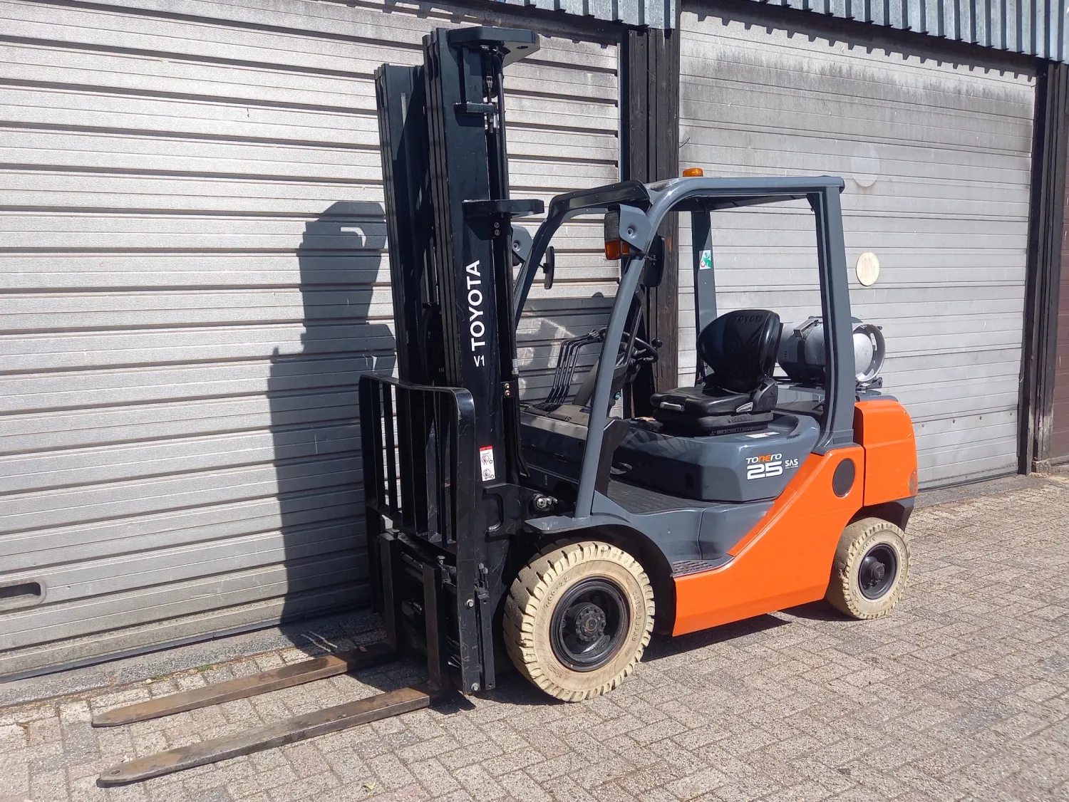 Toyota Tonero 25 Forklift | 2013, Low Hours, 6m Mast