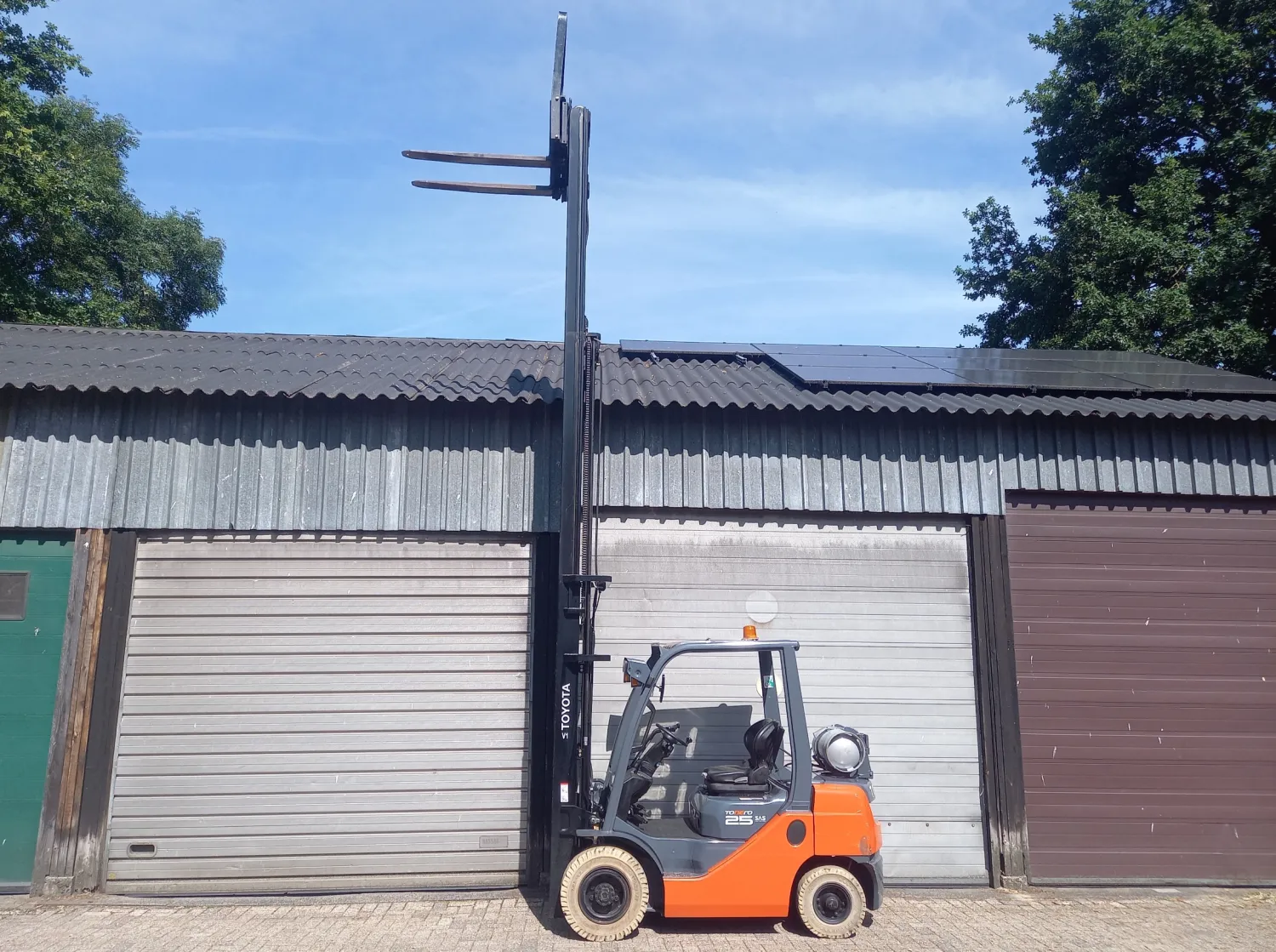 Toyota Tonero 25 Forklift | 2013, Low Hours, 6m Mast