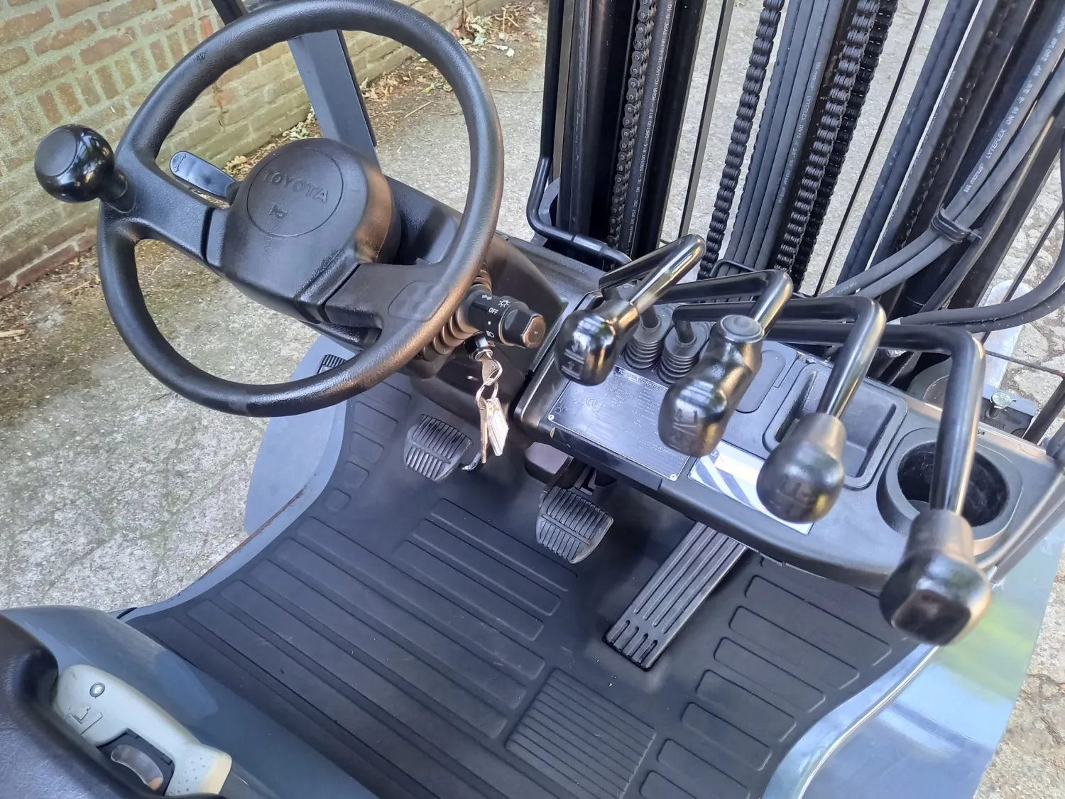 Toyota Tonero 25 Forklift | 2013, Low Hours, 6m Mast