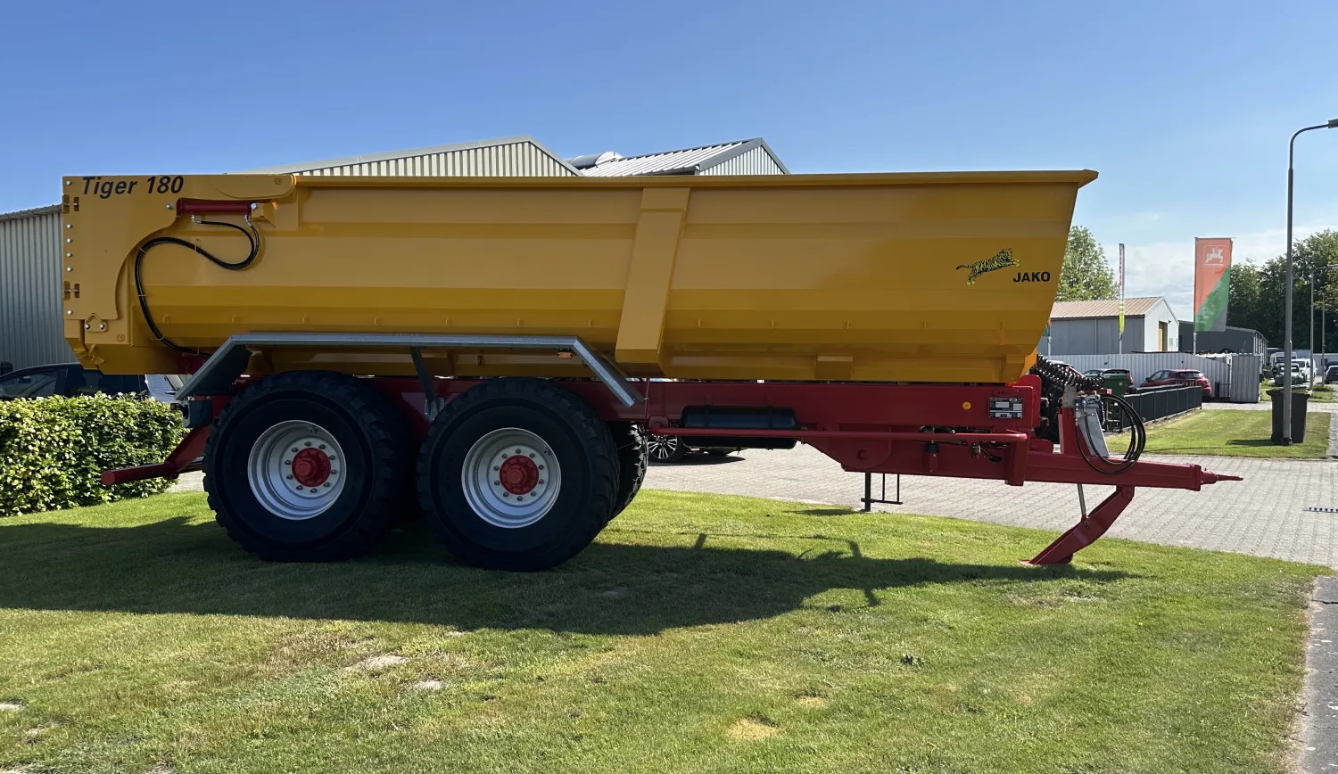 New Tipper for Sale: Hydraulic, Air Brakes & LED Lighting