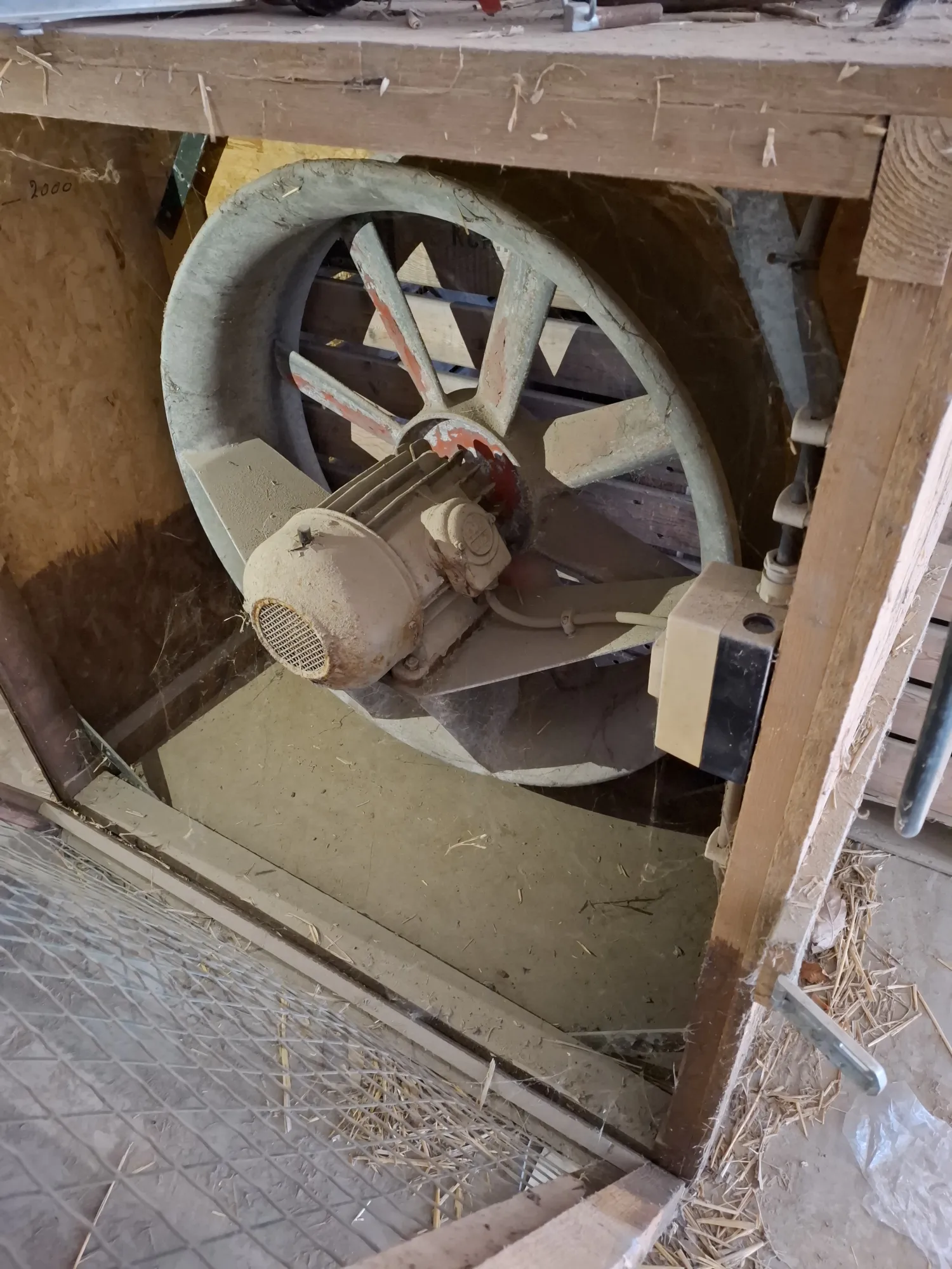 Fans for Sale: 2.2kW & 1.8kW - Efficient Air Circulation