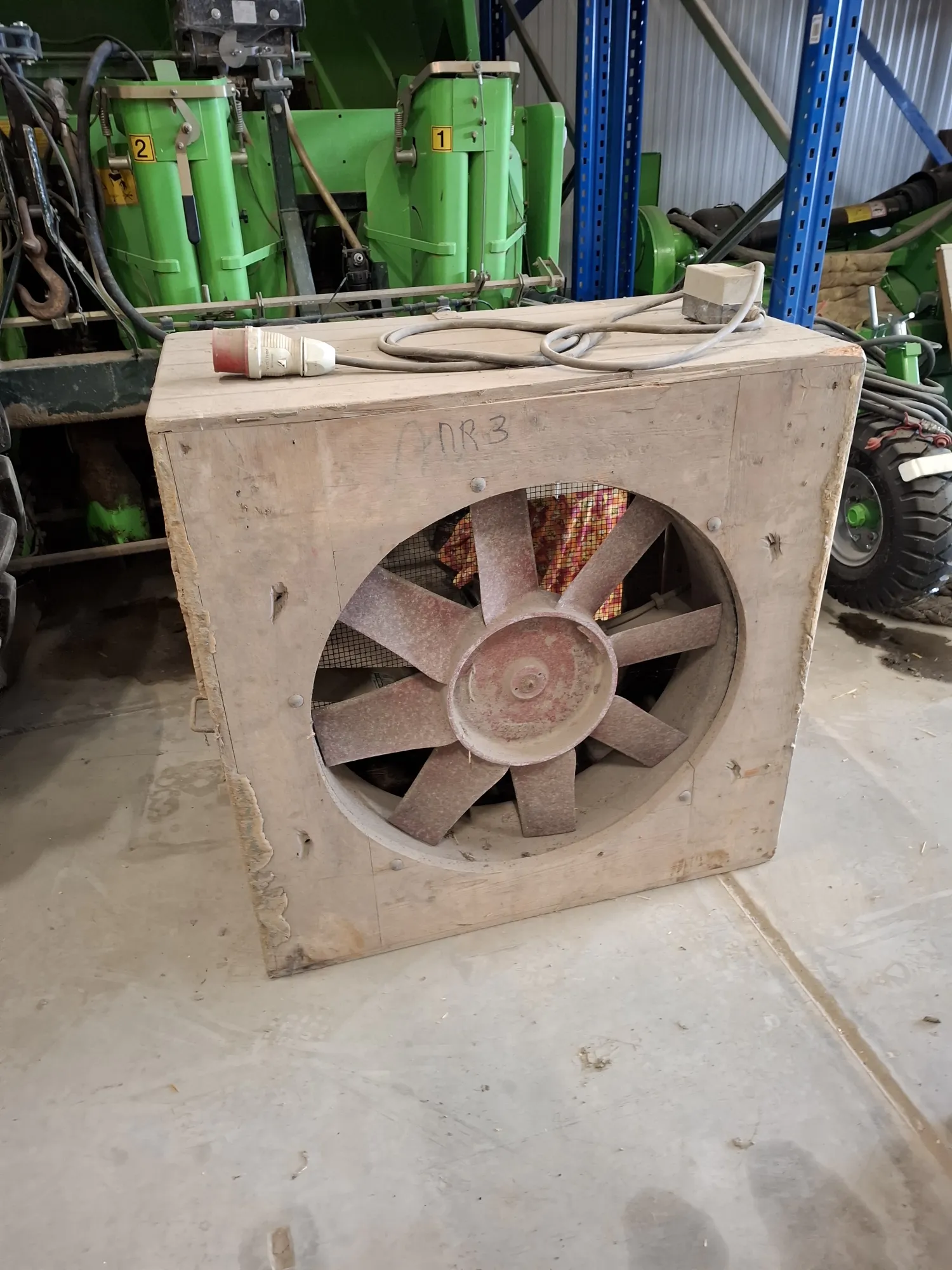 Fans for Sale: 2.2kW & 1.8kW - Efficient Air Circulation