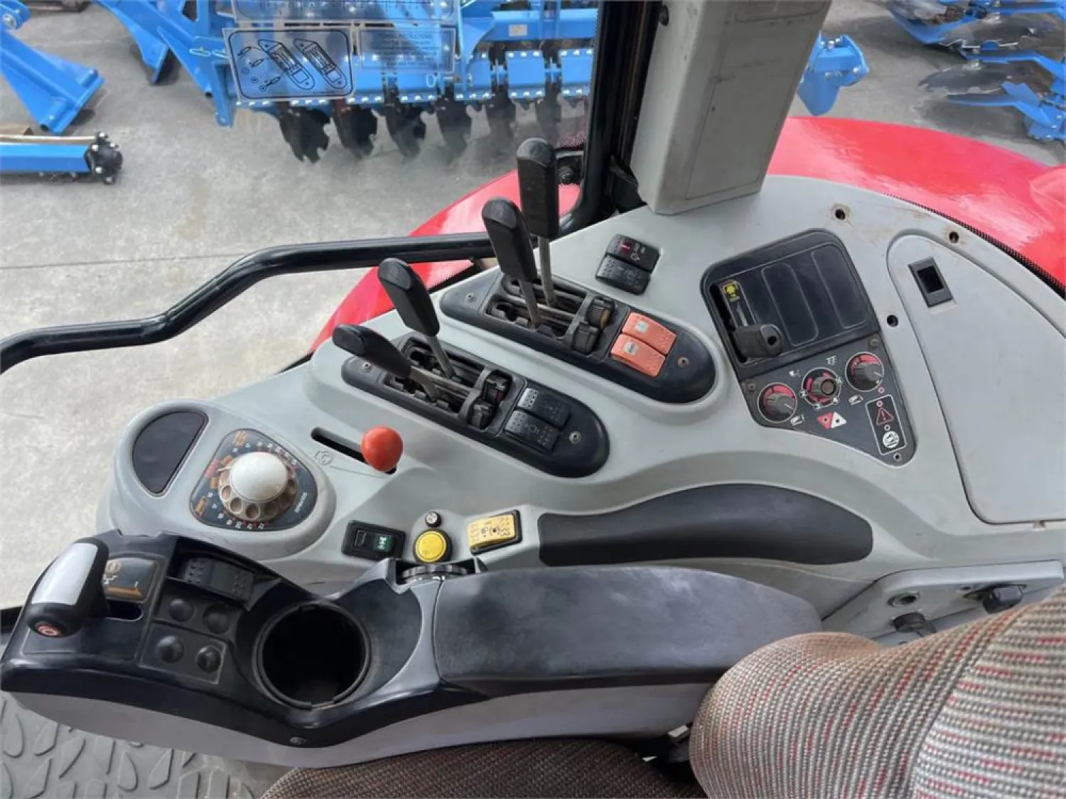 Massey Ferguson 6480 Dyna 6 | 2005 Tractor for Sale