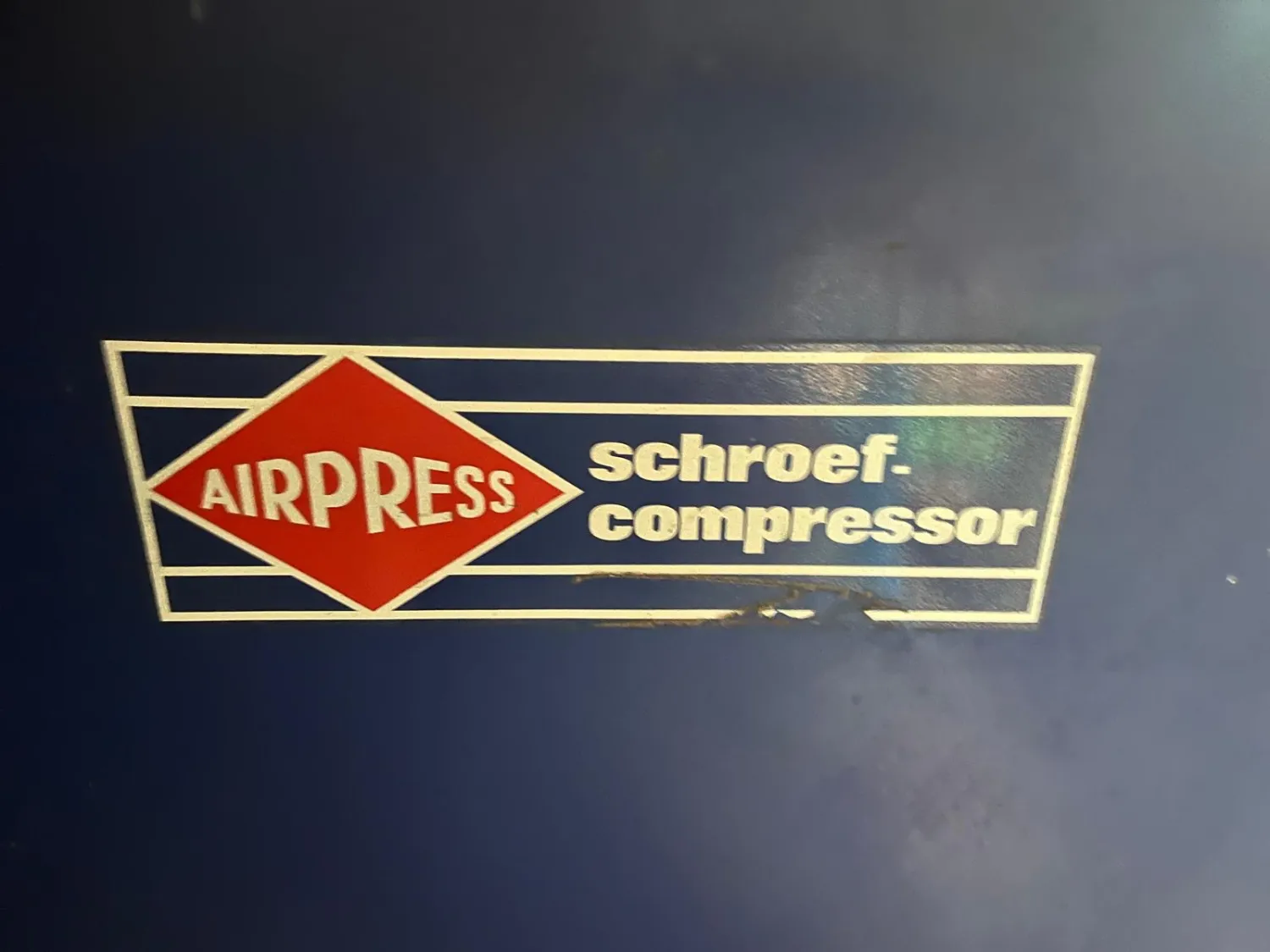Screw Compressor with Air Dryer for Sale - €750