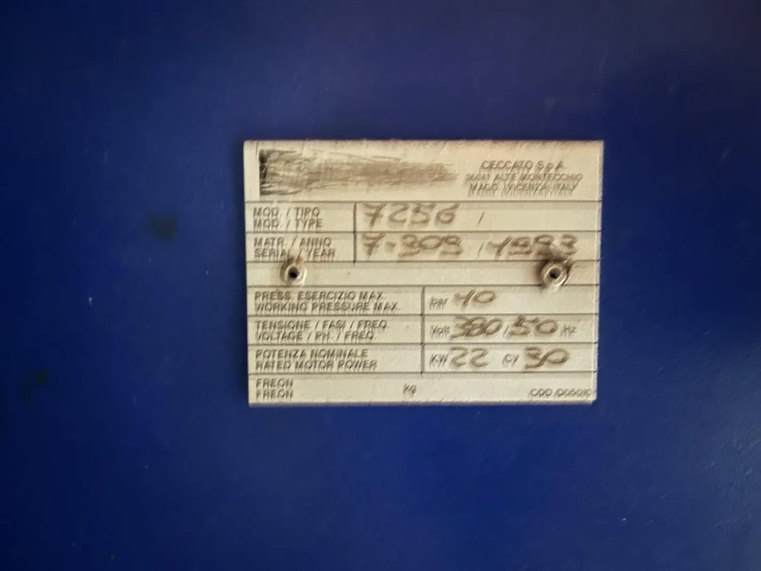 Screw Compressor with Air Dryer for Sale - €750