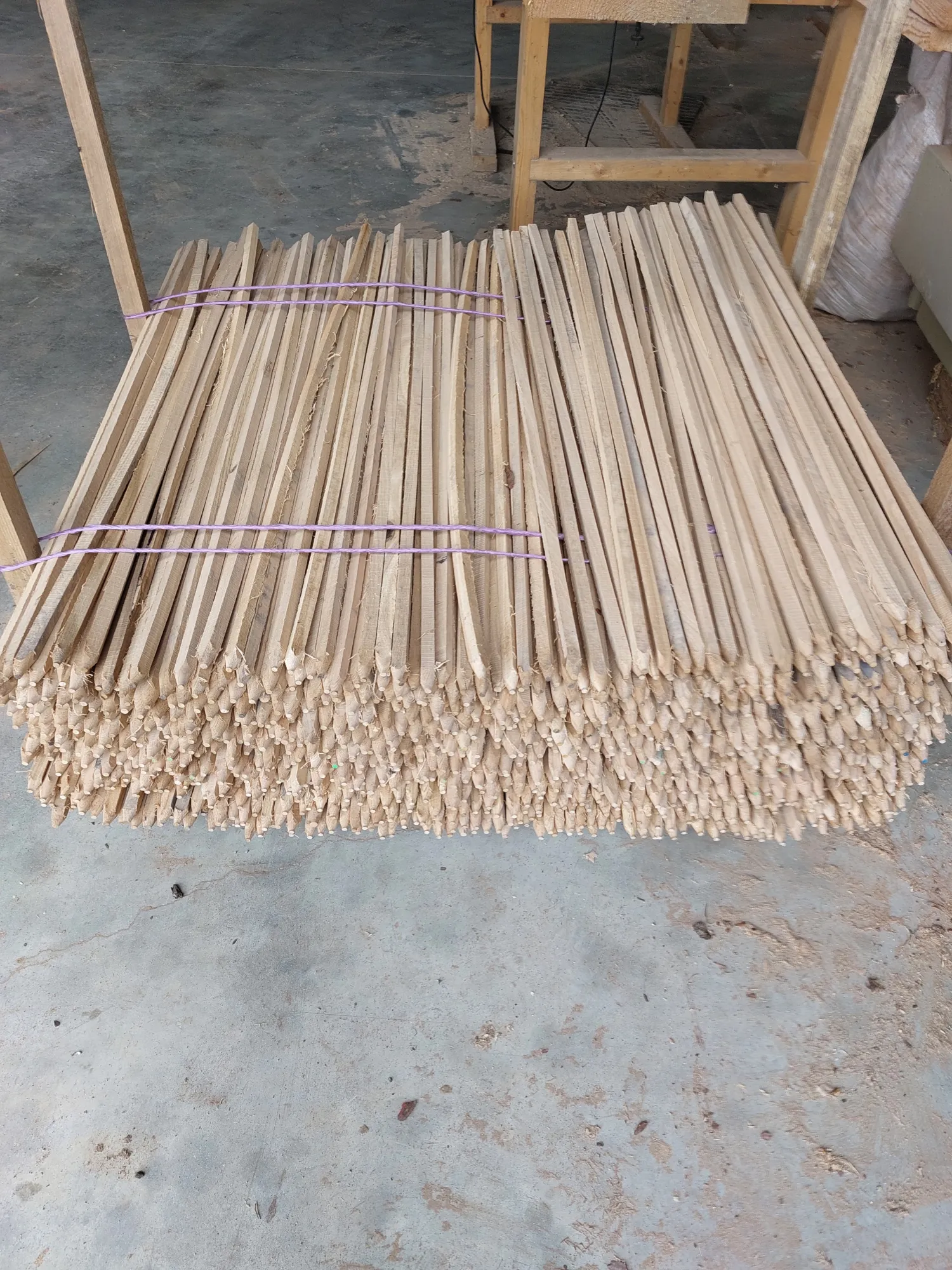 Pflanzenstäbe aus Eichenholz – 2x2 cm, 125 cm lang