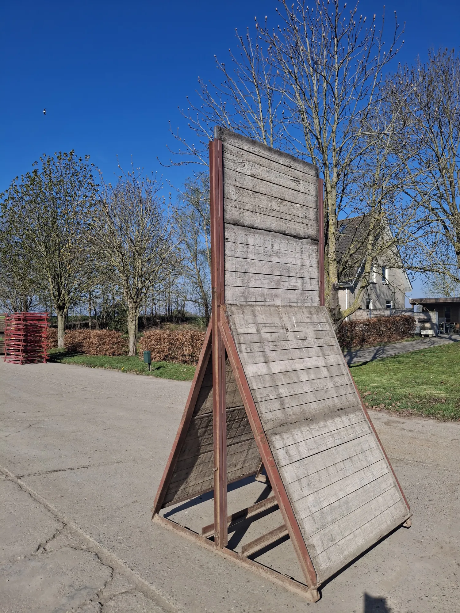 Steenschotten Keerwand voor Uienopslag