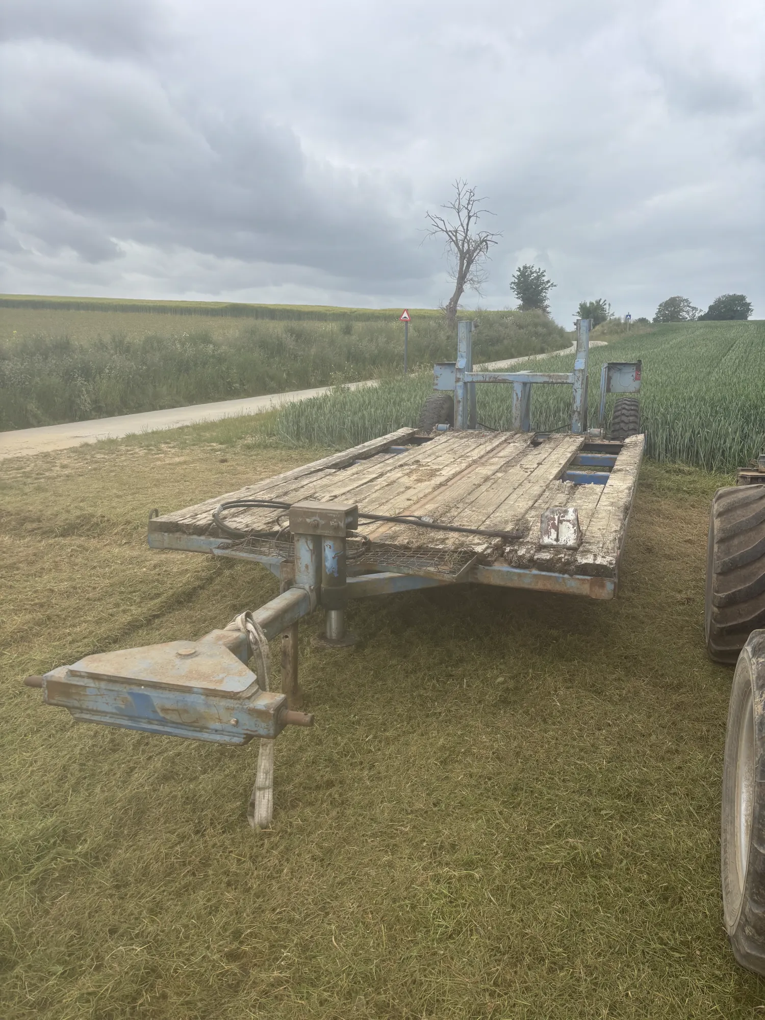 Dieplader te koop - Goed chassis, bodem aan vervanging toe