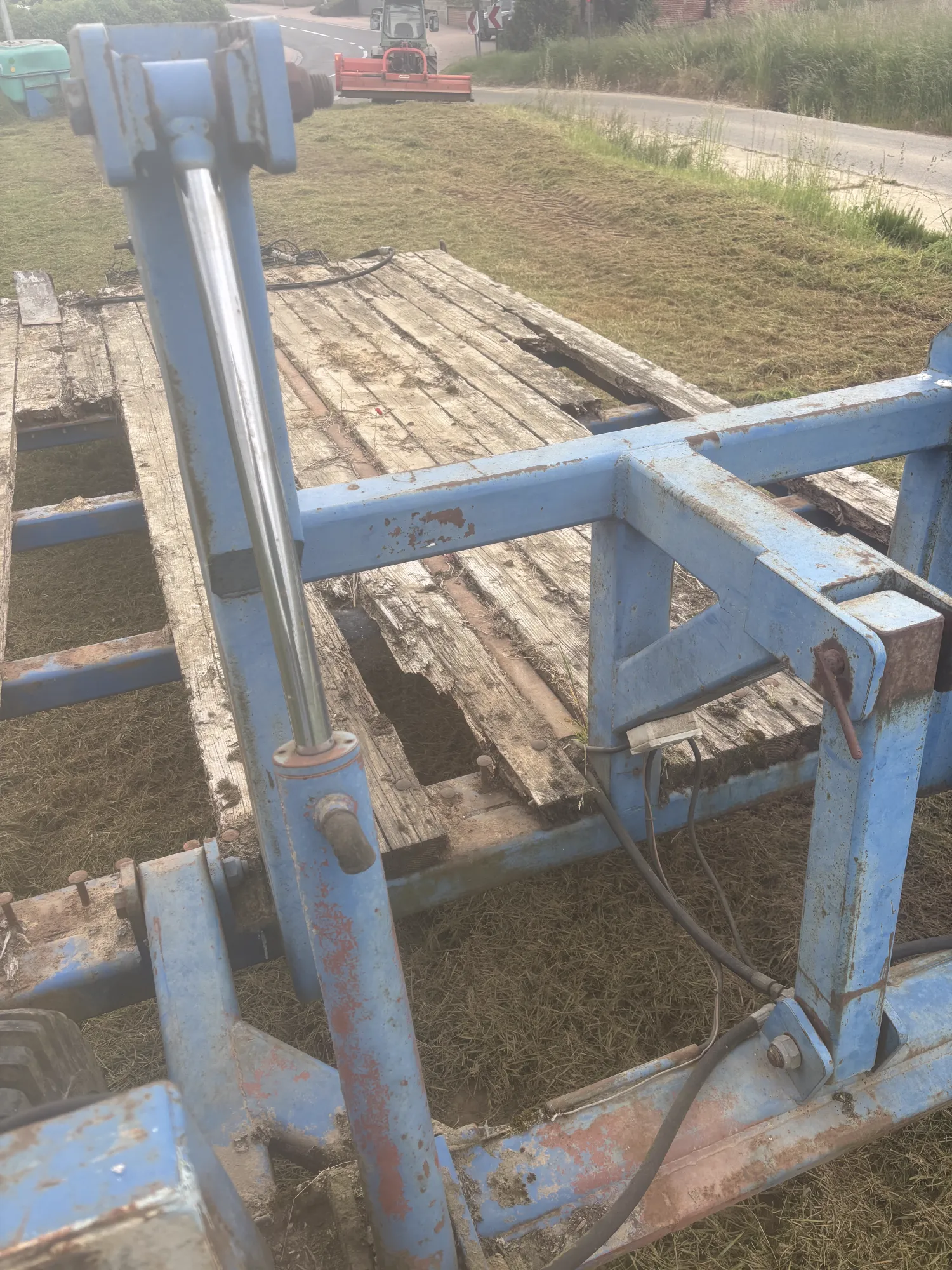 Dieplader te koop - Goed chassis, bodem aan vervanging toe
