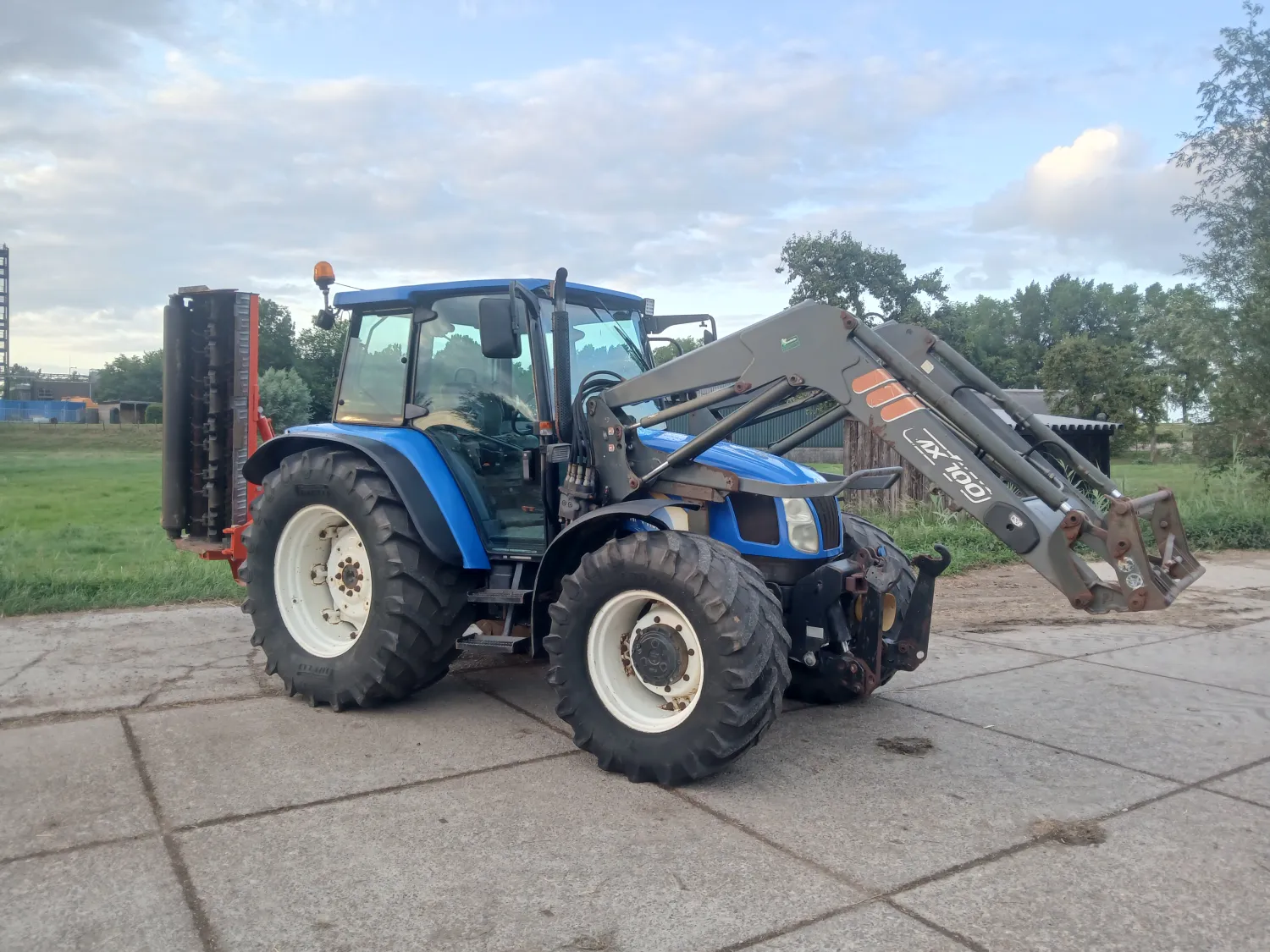 New Holland TL100A Trekker | 2008, Voorlader, Fronthef