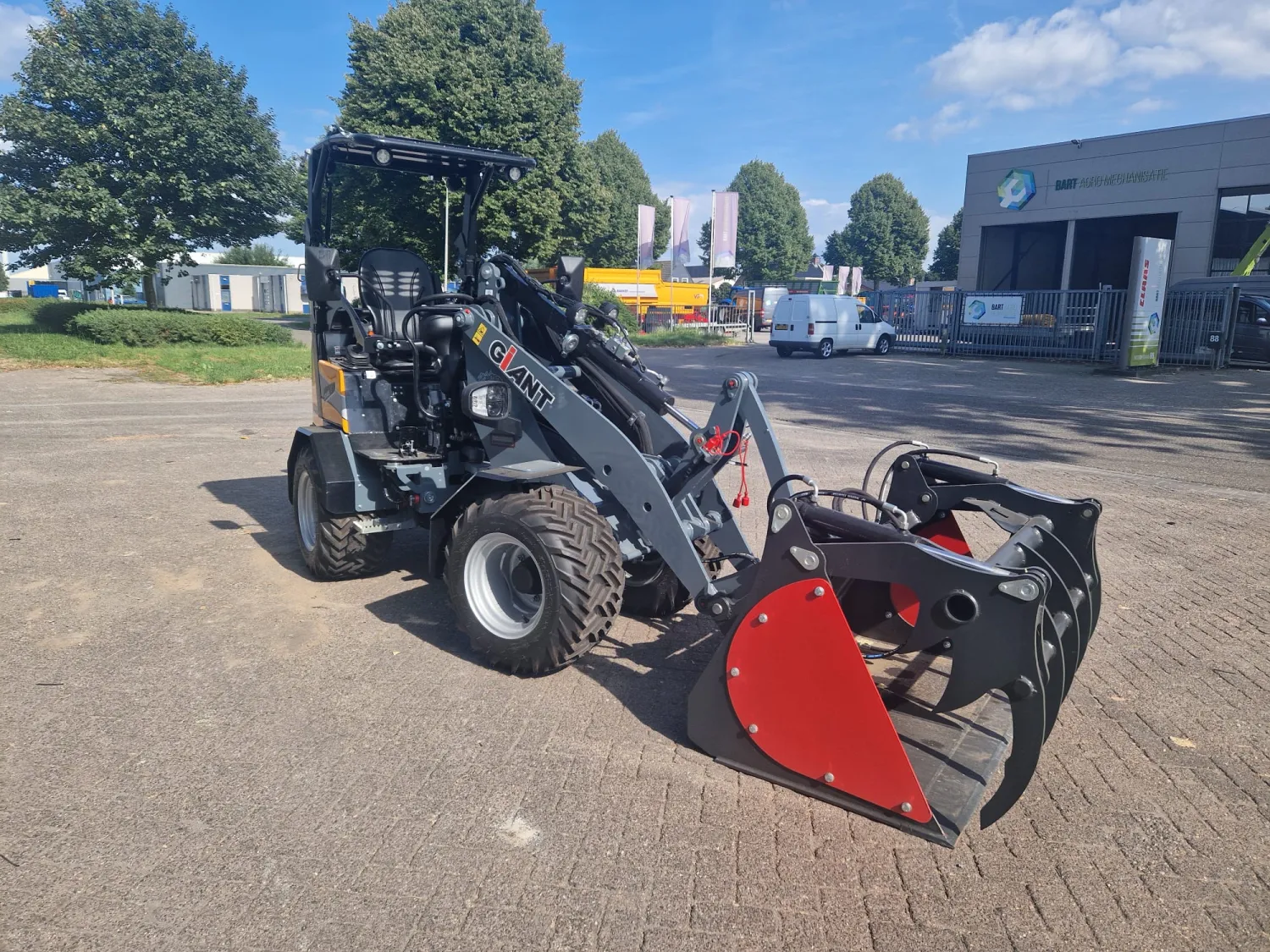 Giant 2300HD Radlader 2025 | 5 Stunden | 26 PS
