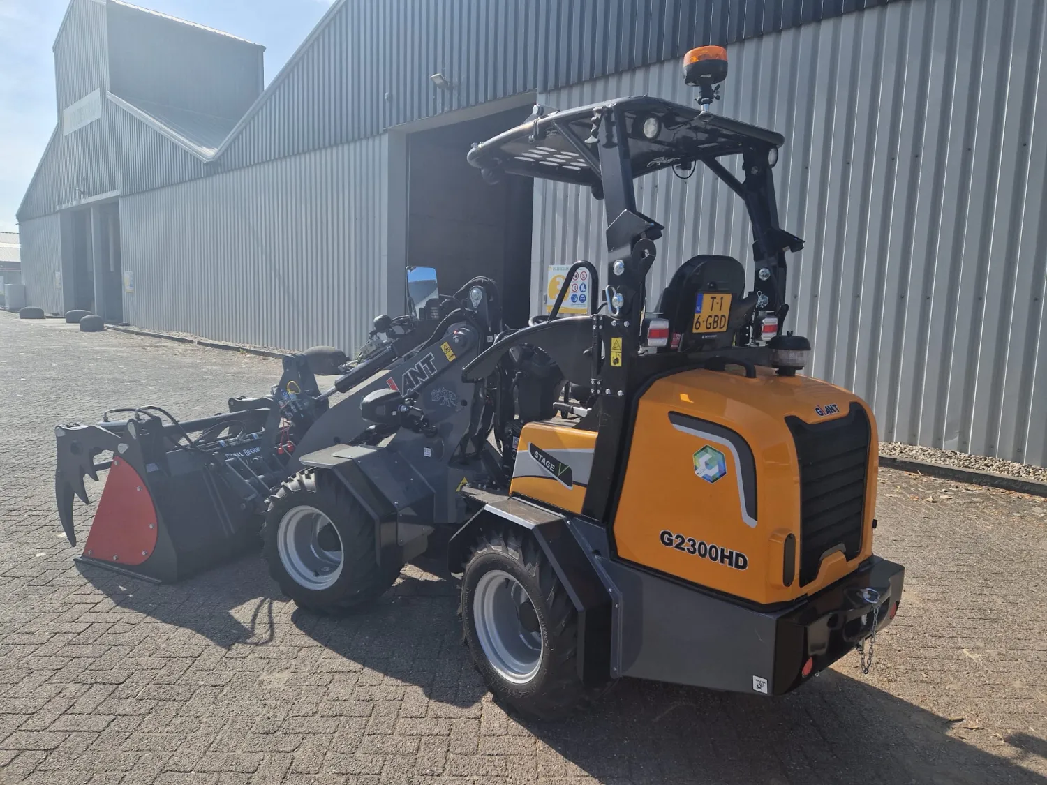 Giant 2300HD Radlader 2025 | 5 Stunden | 26 PS