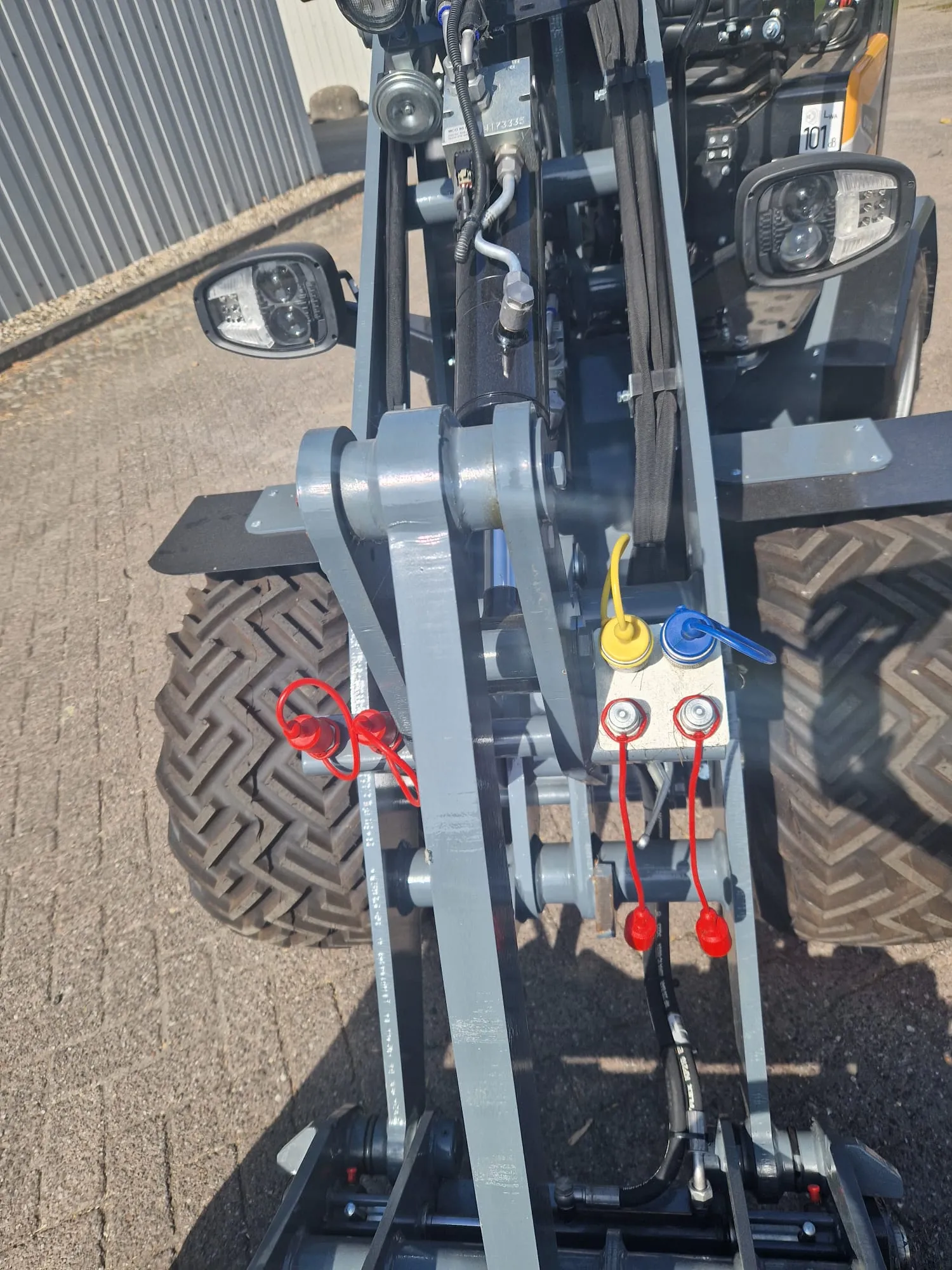 Giant 2300HD Radlader 2025 | 5 Stunden | 26 PS