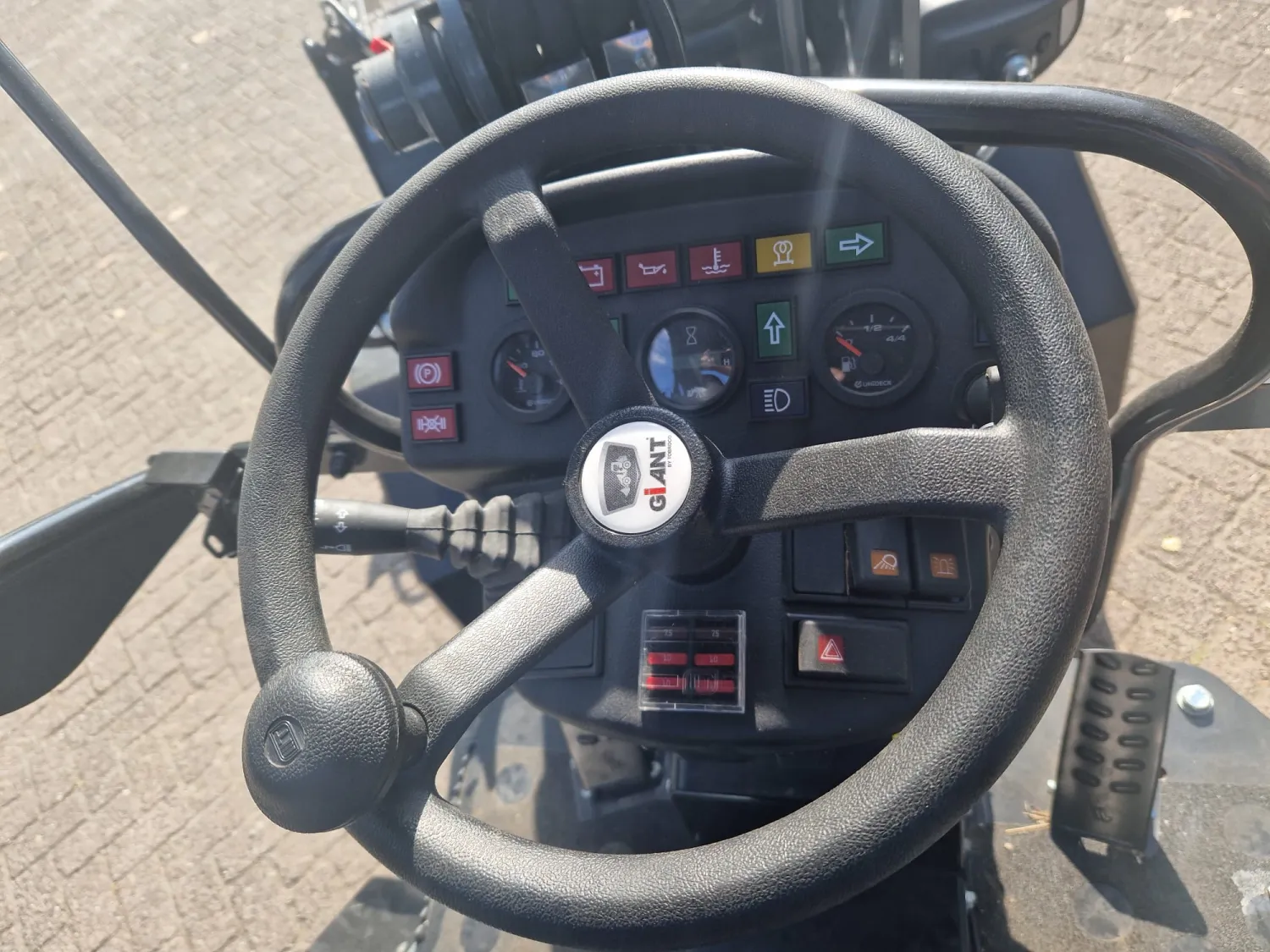 Giant 2300HD Radlader 2025 | 5 Stunden | 26 PS