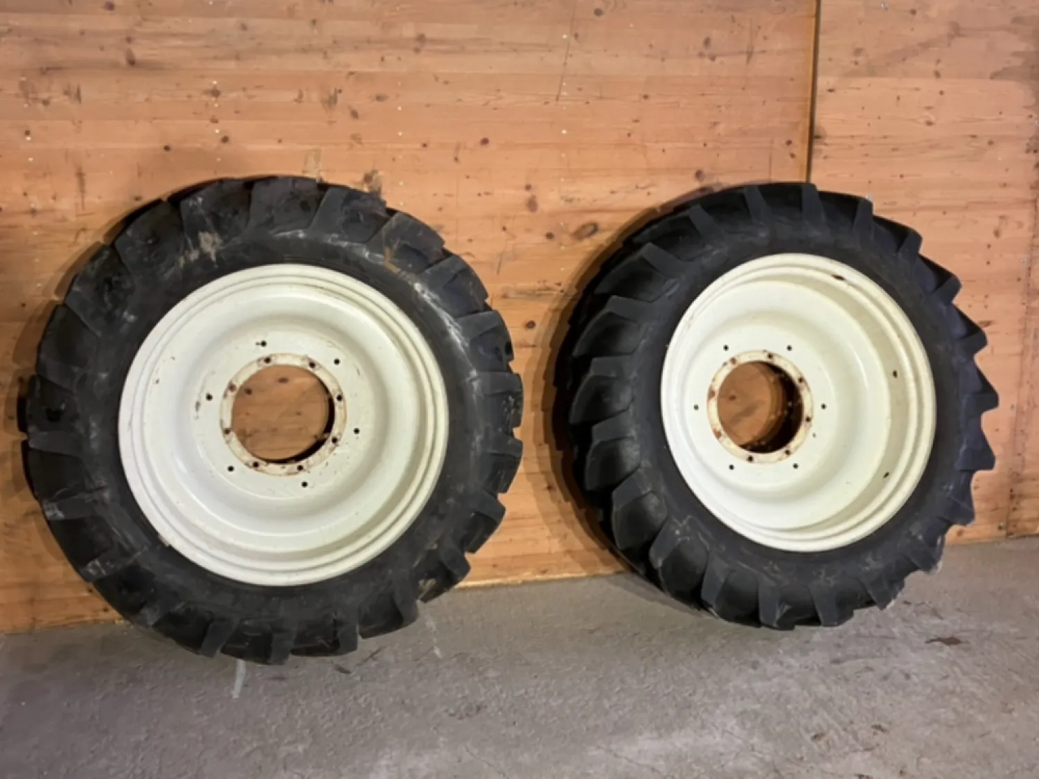 New Holland TS 115 Pflegebereifung zu verkaufen